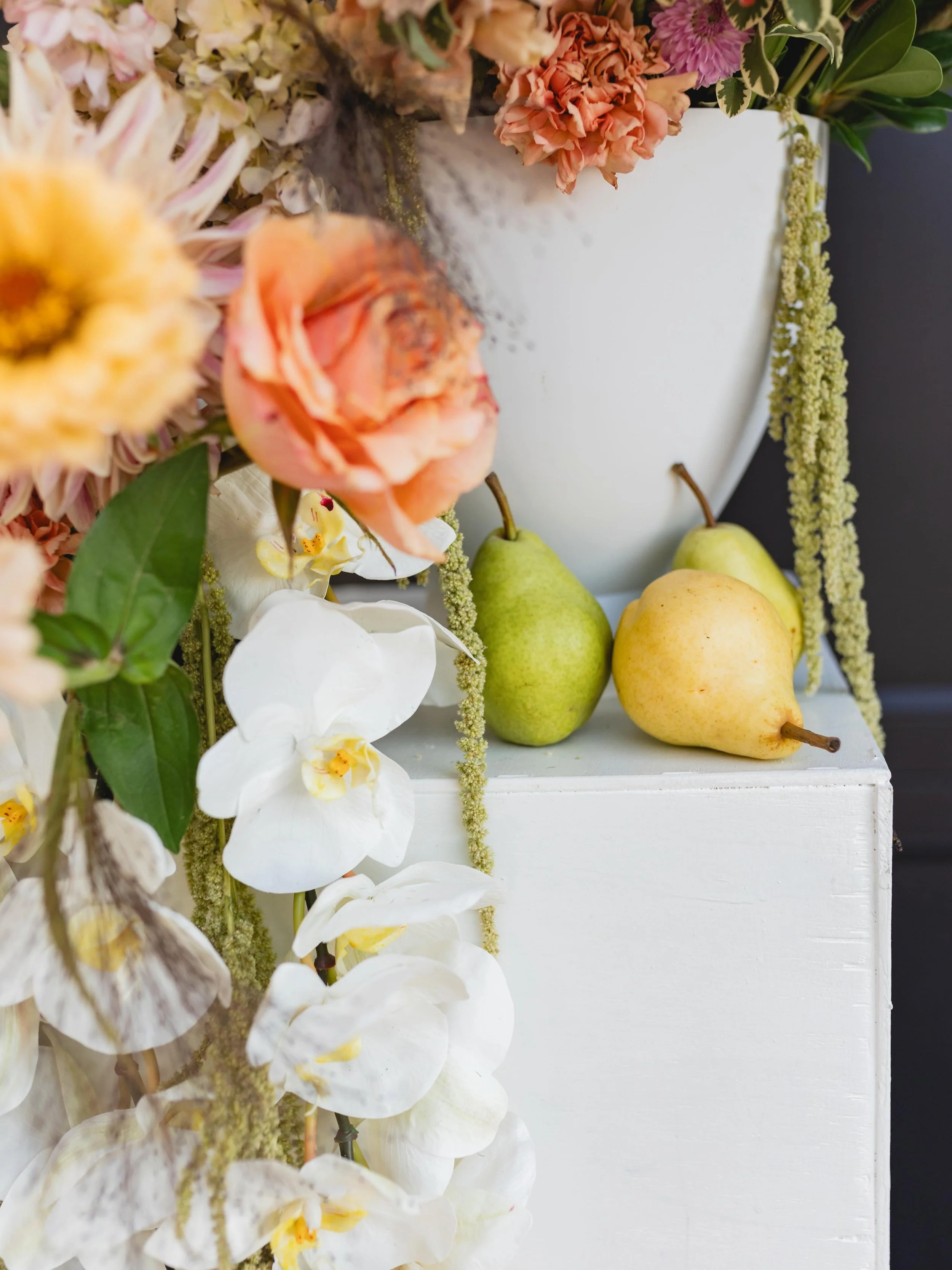 Proof that the best design is ripe with detail 🍐

Planner - @rhymeandreasonevents&nbsp;
Floral - @cedarboxblooms
Photo - @miranda_r_photography
Video - @taylorjfilms&nbsp;and @kody_mee
Venue - @whitebarn_weddings&nbsp;
Tableware - @flyingchina
Chair