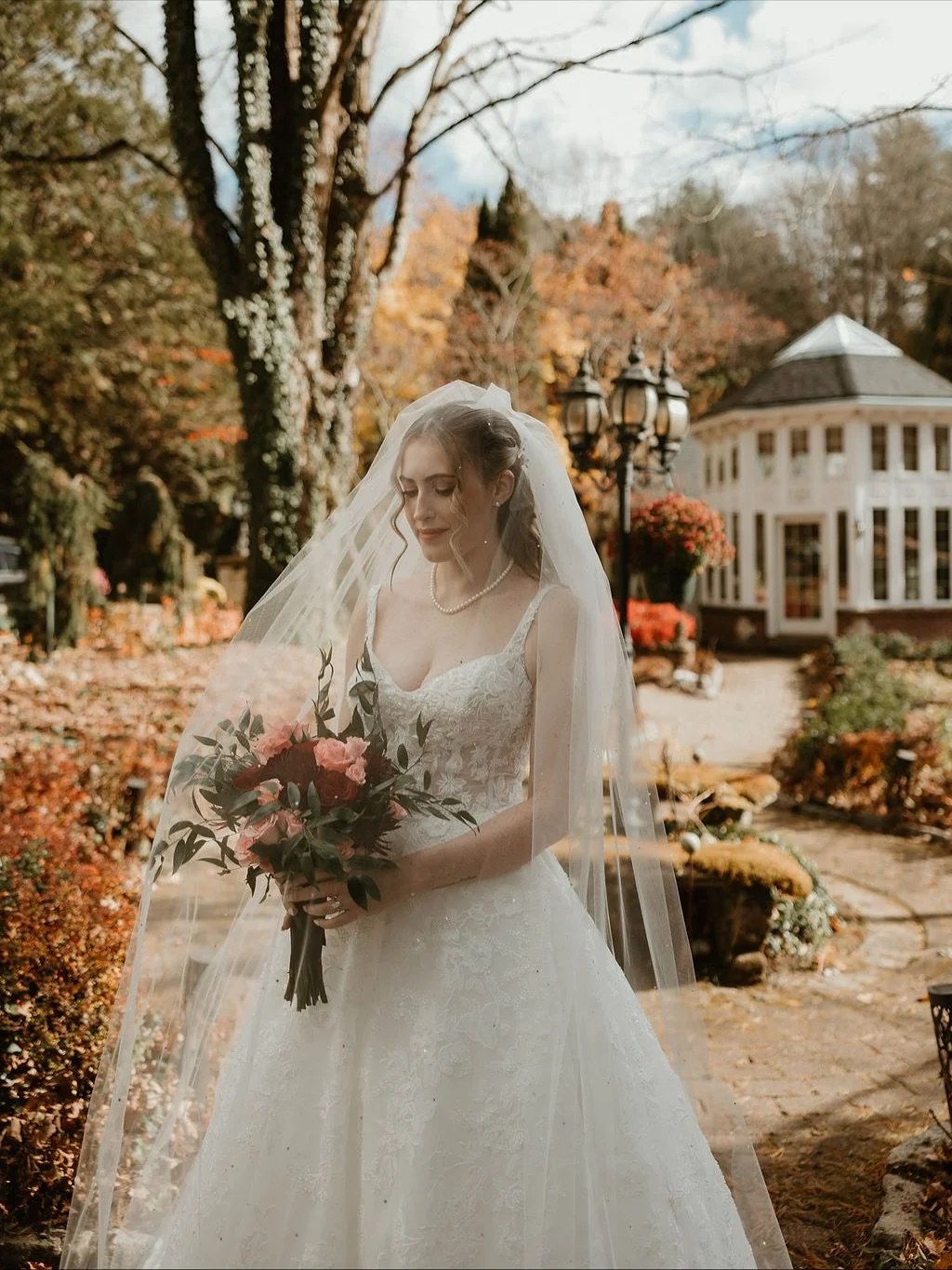 A perfect New England fall wedding day that *feels* like a timeless and magical fairytale? Yes, please. ✨ 

Planner: @rosandco.weddings
Photographer: @hann.noelphotography
Florist: @sweetlouflowershop
Hair: @cindygbeauty
Makeup: @glamourcosmetics