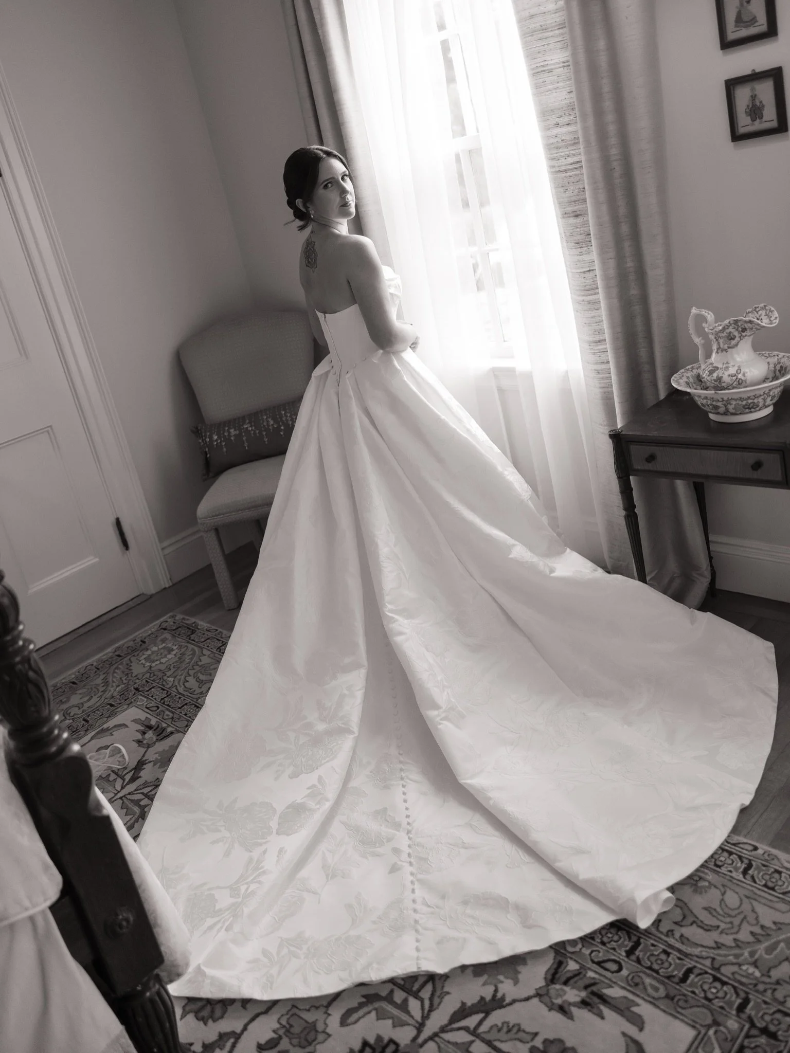 Taylor and her vintage details at Glen Magna Farms

She made an absolutely stunning bride and all the proof you need is right here ⬆️⬆️

Photos by my lovely new friend, @erinwholleyphotography and bts by me!

Couple: @taylorbozydaj, @nikolaki3
Venue: