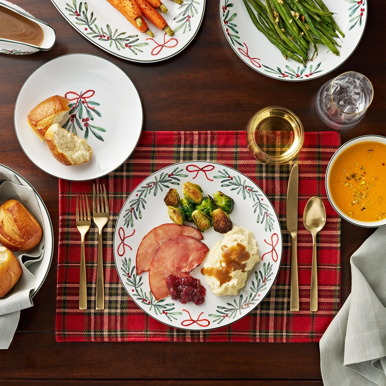 FungLin_MM53PCHolidayEntertainerSet_HolidayInspiredFood_Lifestyle.jpg