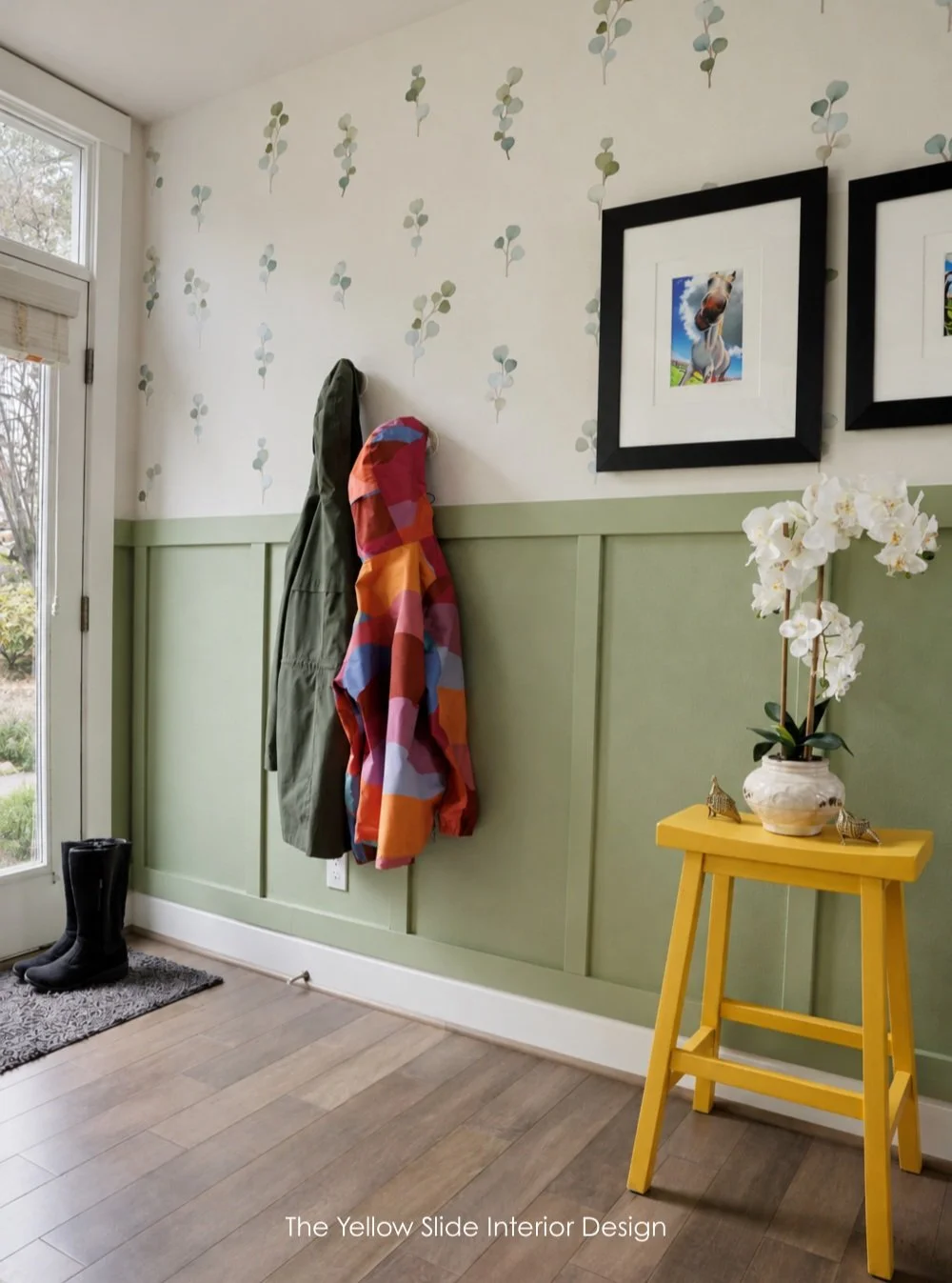 Is that wallpaper or vinyl stickers??
The Garden Supper🌿created an opportunity to make a long empty wall into a functional, purposeful moment of design. 
- The eucalyptus vinyl stickers instantly uplifted the room, without a big investment in wall t