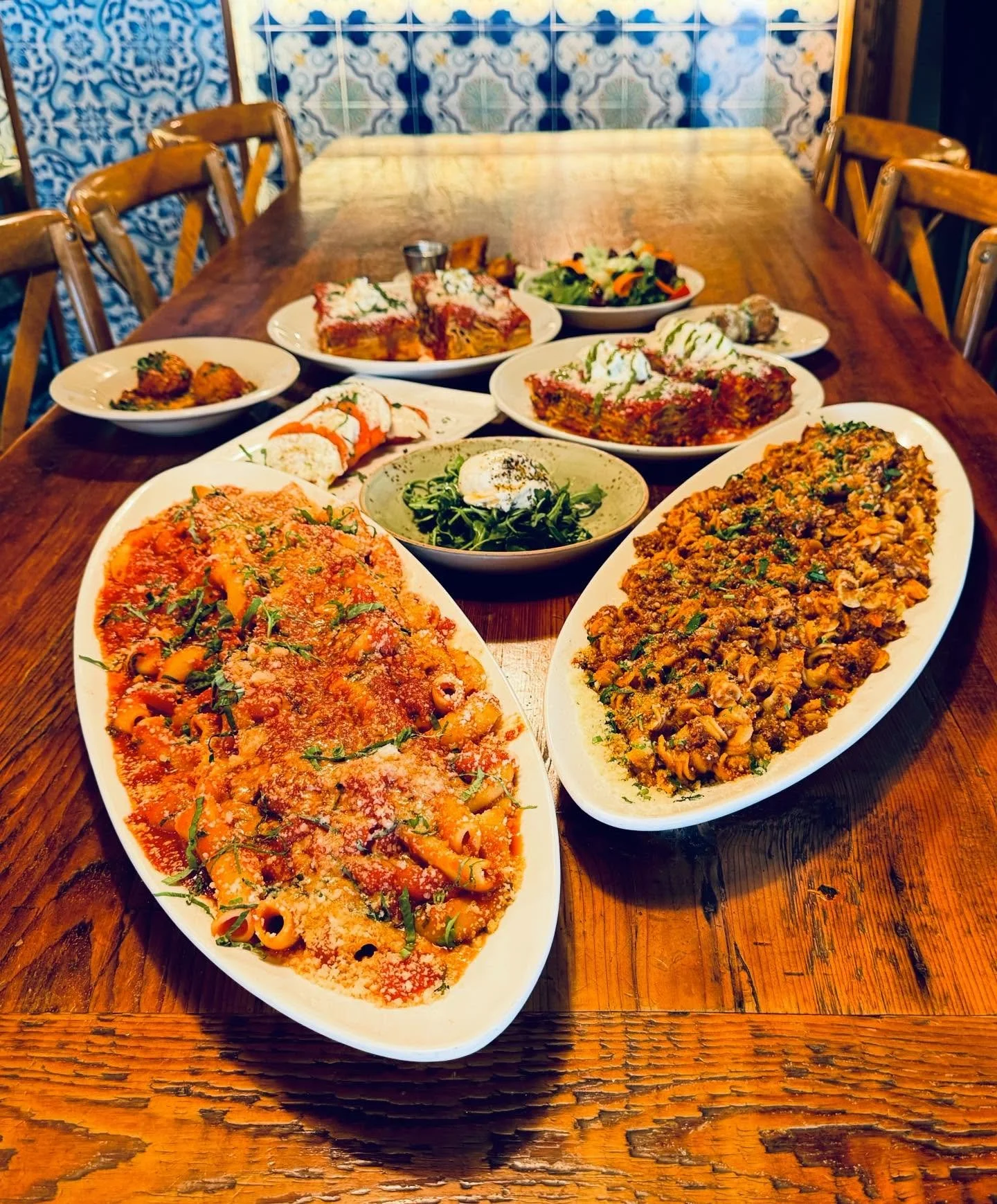 School is in! 📚 All September long, #DPRclient @il_casale_lexington is offering its Family Feast takeout special for $70 (regularly $85) &mdash; perfect for any weekday night in! 🏡

Family Feast (now $15 off) serves 4&ndash;5 and includes:
🍝 A hea