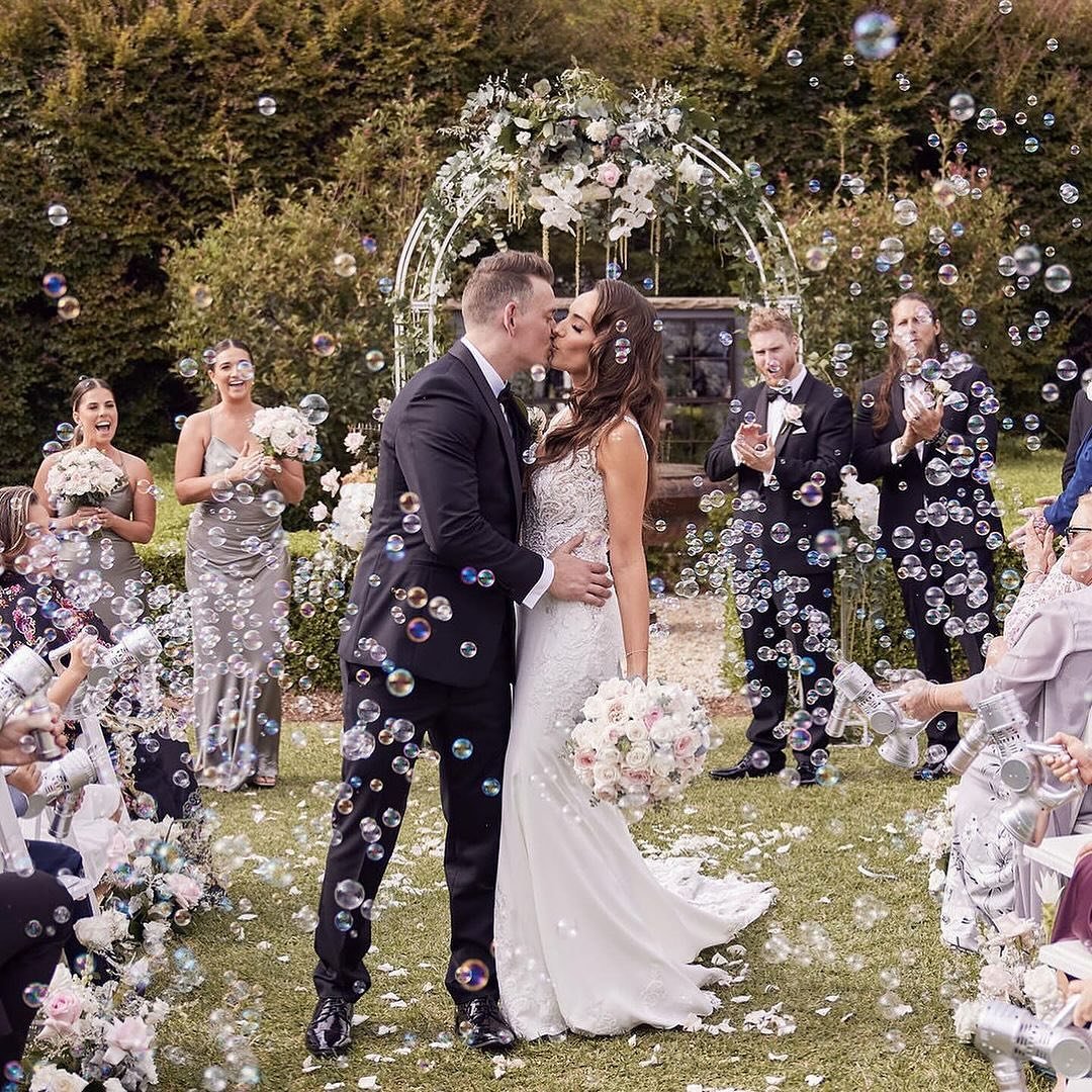 🖤✨Moments from Courtney and Ryan&rsquo;s ceremony at Bells at Killcare&hellip; featuring some very beautiful people and some very fabulous bubble guns, which Courtney spray painted silver to blend in with her stylish theme!
Court thought of every la