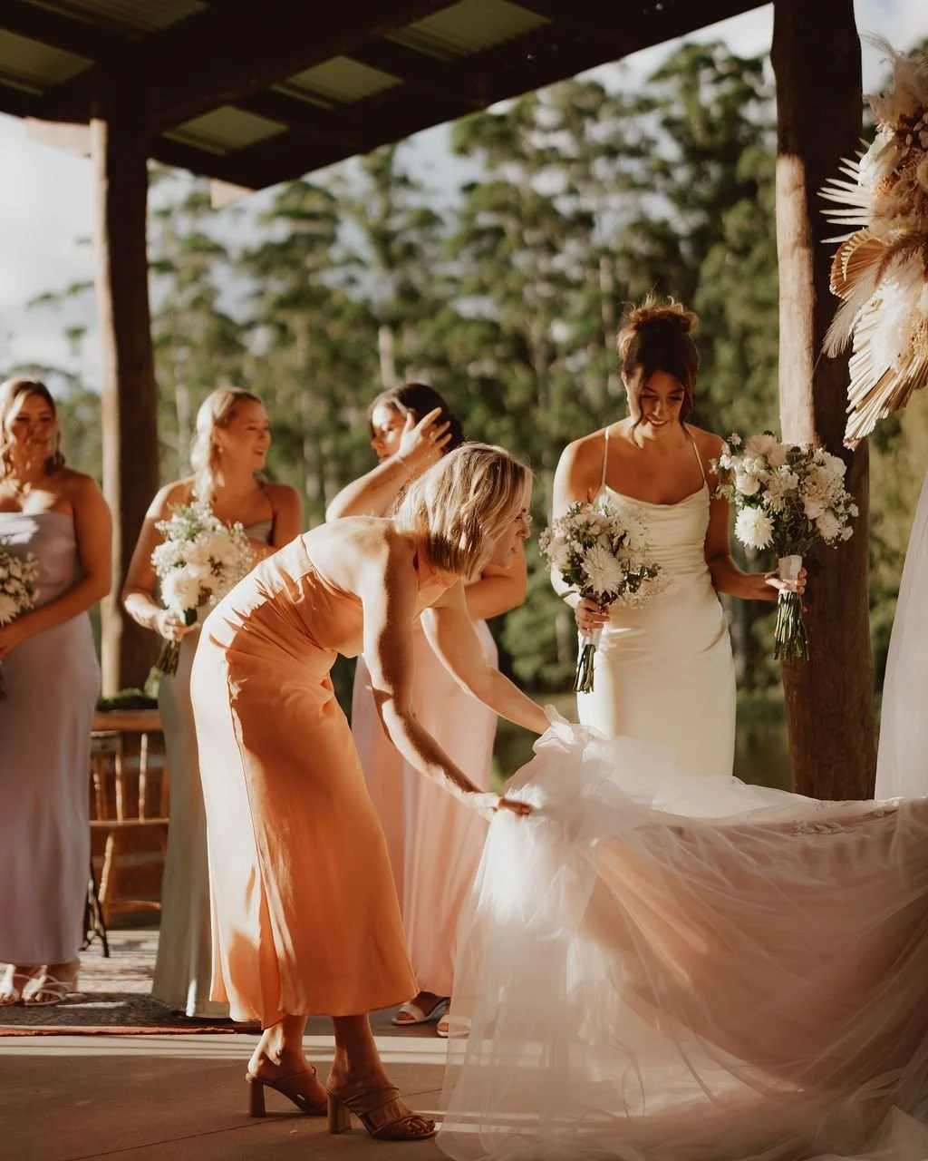 Little pre ceremony fluff? Don't mind if I do, thanks. I'll also work with the bride tribe to be on veil watch and lately, with gorgeous layered gowns on warm days, bug watch too 🐜
You've been dreaming about this day for a long time. Planning, prepp