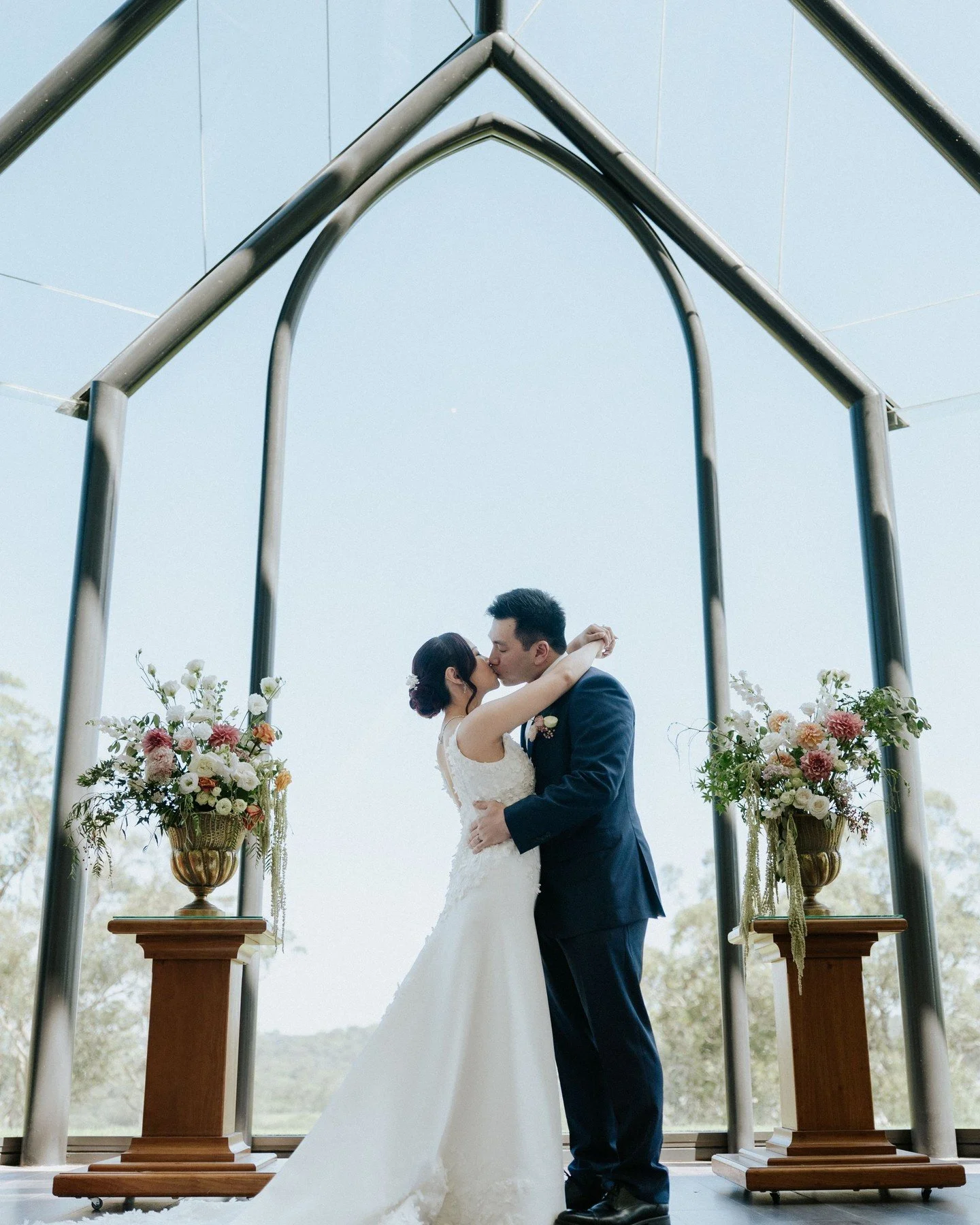 You know, just standing there, holding his bride in one hand. Standard groom behaviour. How amazing are these two? How fab are these photos? One year ago today at Chapel Ridge, Joelyn + Jono tied the knot surrounded by stunning views and the people (