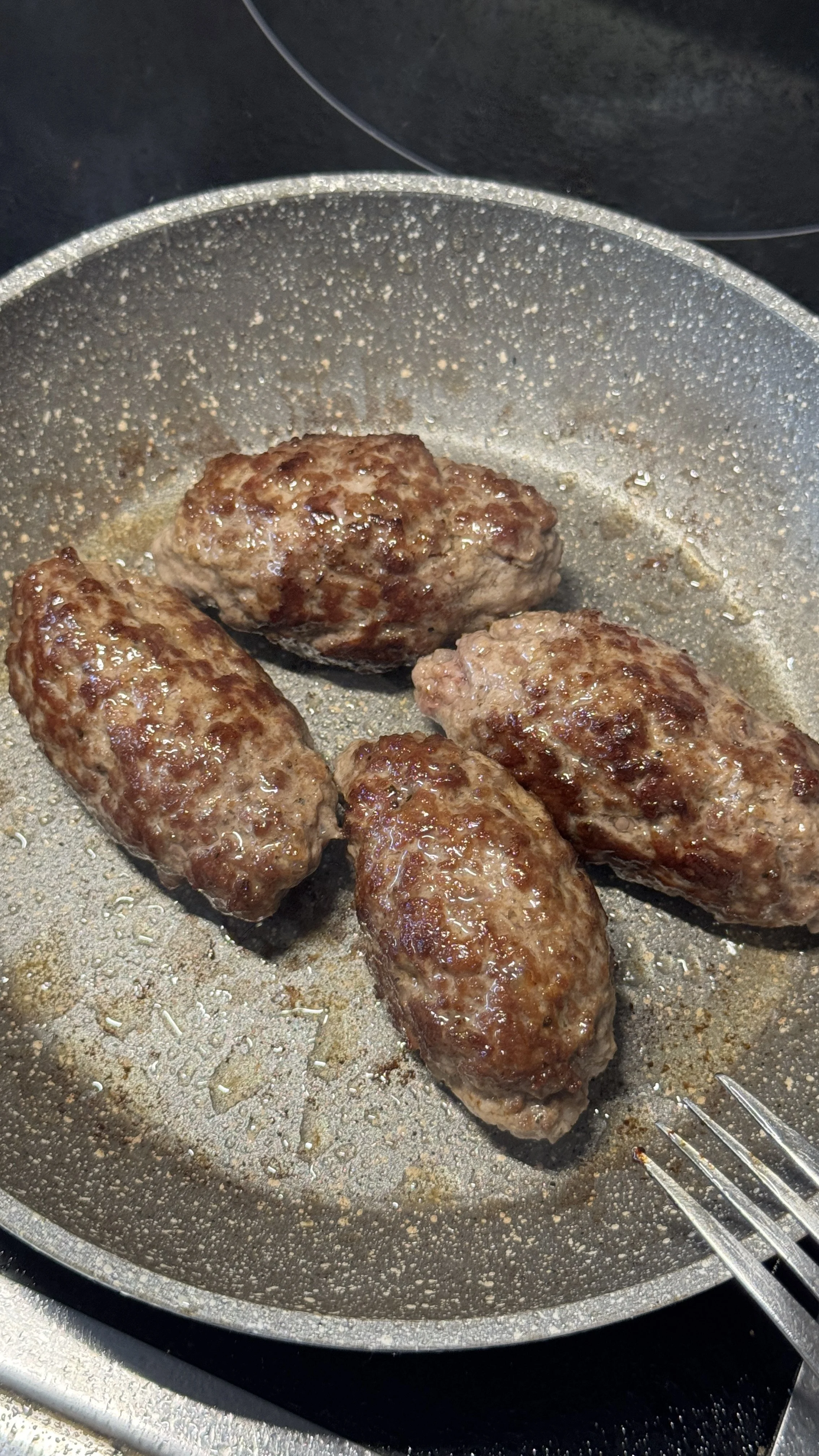 Traditional Athenian bifteki tylichto recipe with traditional homemade tomato saltsa - Souvlakination Recipes - traditional Greek food recipes