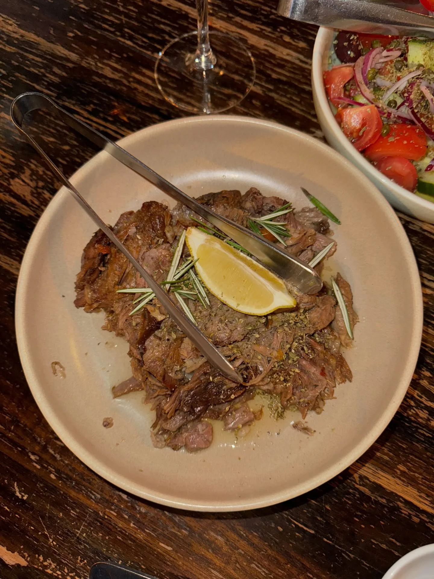 🇦🇺🇬🇷 Like much of Melbourne&rsquo;s Greek food scene, @bahari_richmond makes real Greek food well, while bringing it into a contemporary room that speaks to both younger and older generations. 

While @philipvakos is doing his thing on @masterche