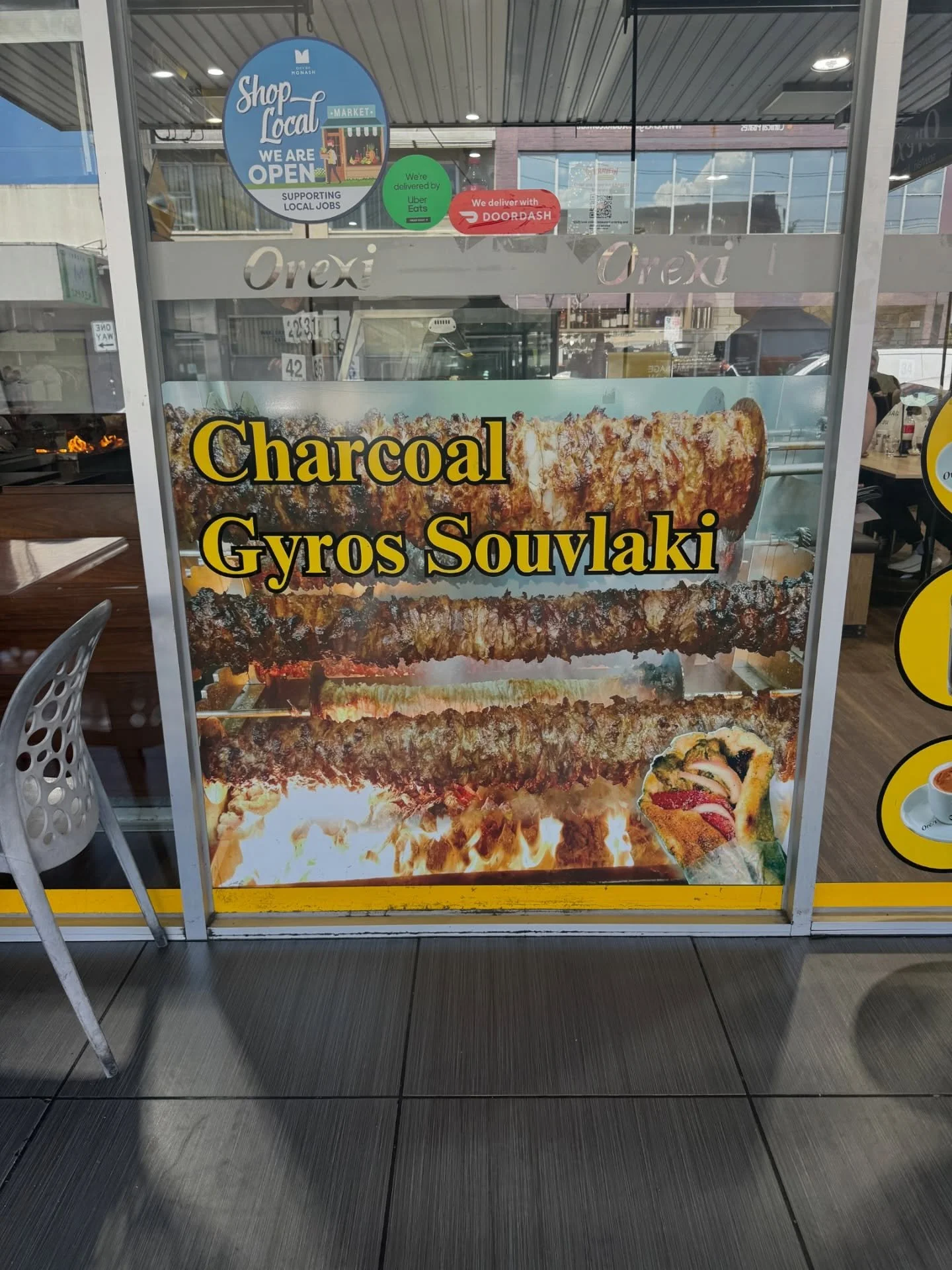 🇬🇷 Oakleigh, Melbourne: where you can hardly even tell you&rsquo;re in Australia 🇦🇺 Oakleigh is a neighbourhood that is pretty much entirely Greek, and probably more Greek than many neighbourhoods in Greece itself - in terms of both the volume an