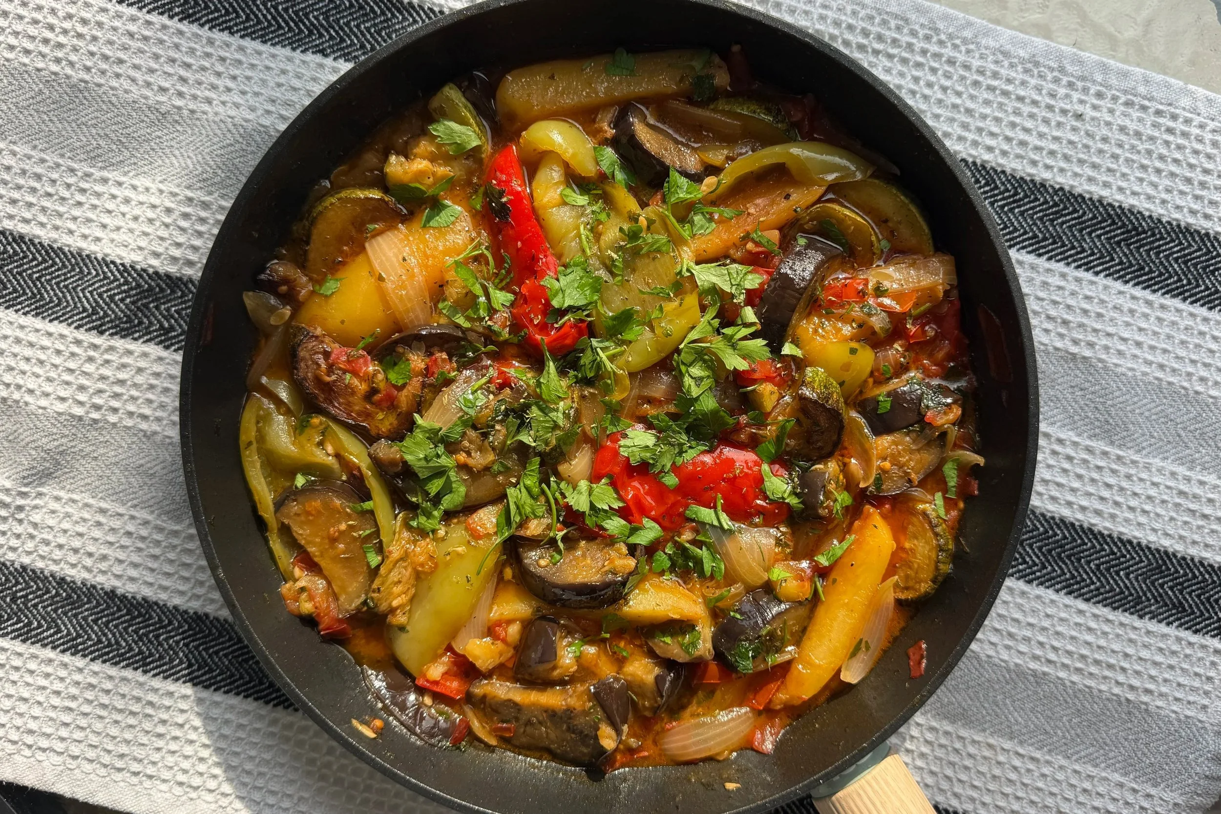 What is soufiko? Ikarian Soufiko recipe, how to make soufiko from Ikaria, Souvlakination Recipes - traditional Greek food recipes