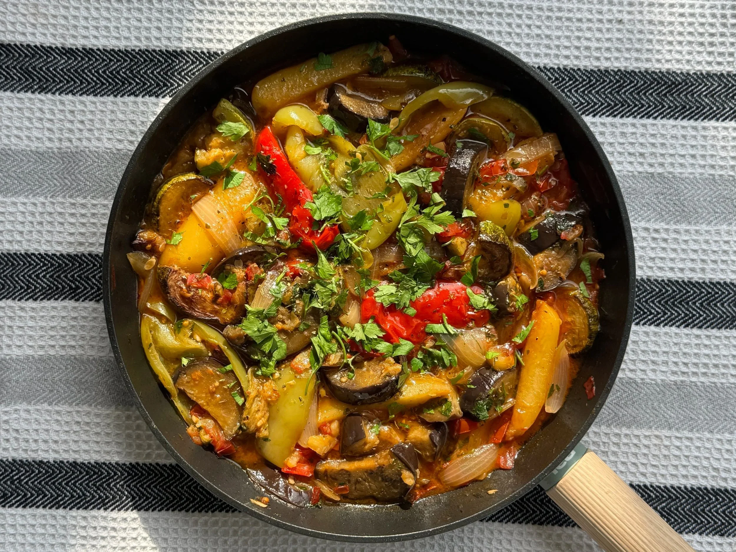 What is soufiko? Ikarian Soufiko recipe, how to make soufiko from Ikaria, Souvlakination Recipes - traditional Greek food recipes