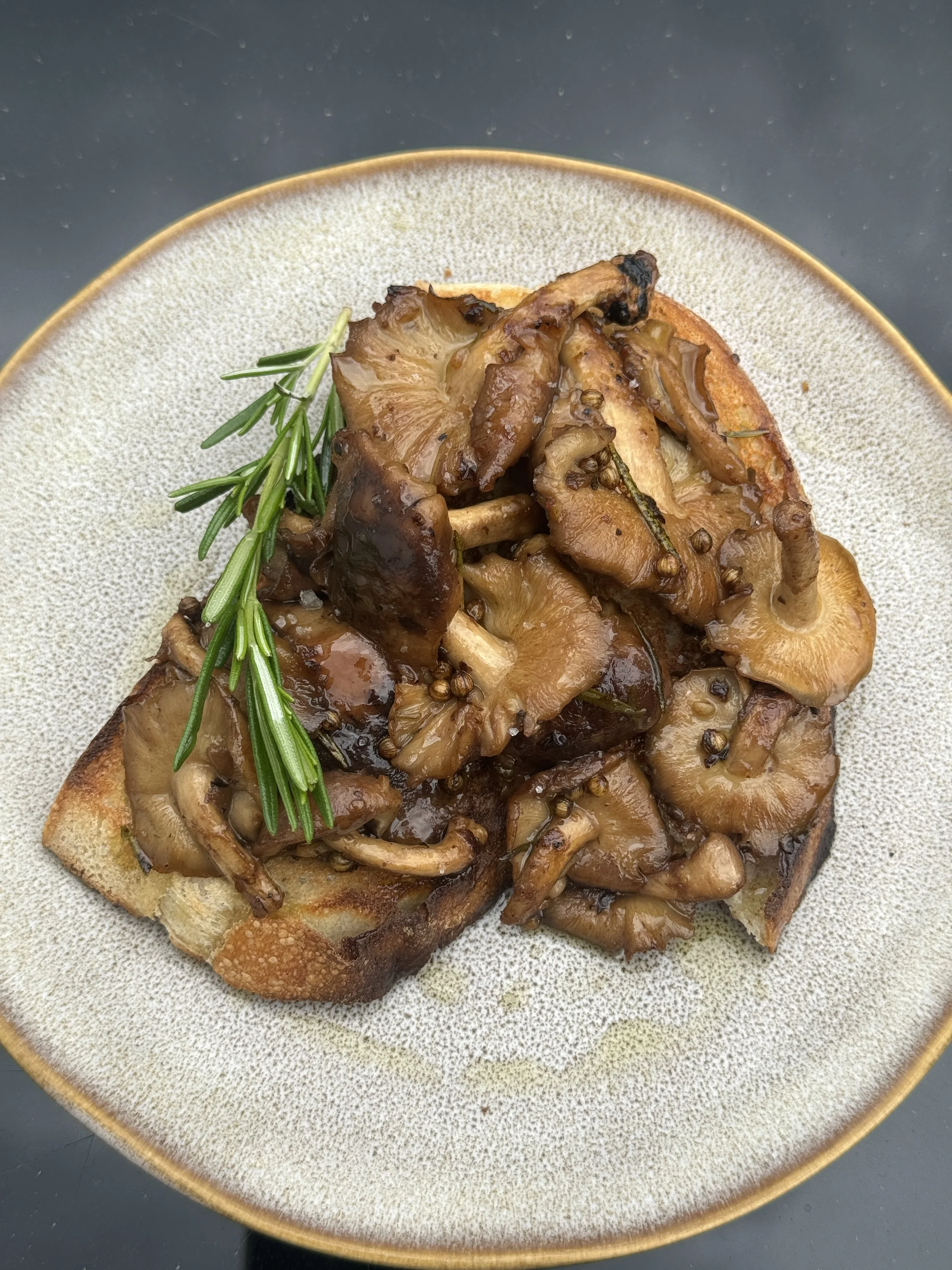 Mushrooms with commandaria