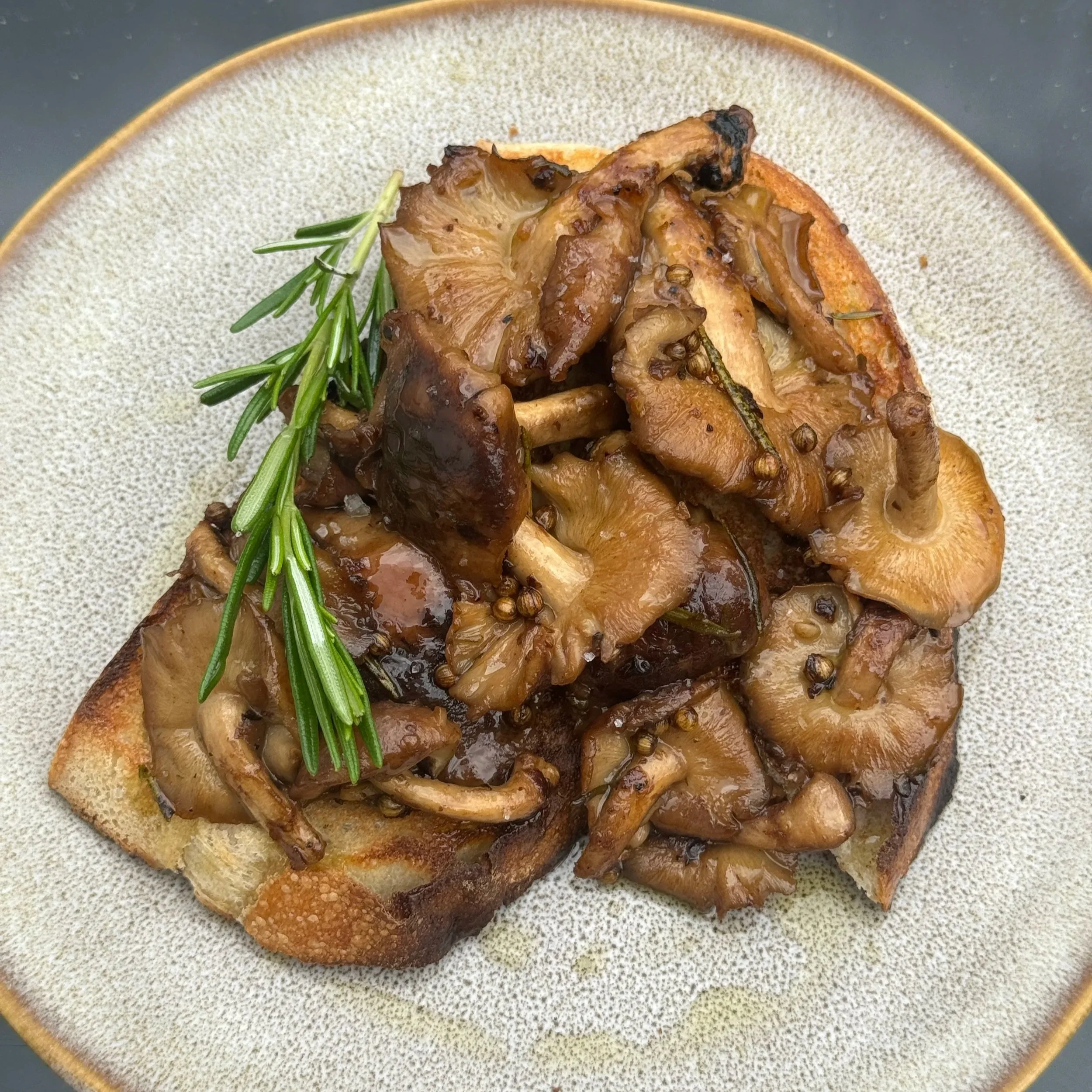 Mushrooms with commandaria recipe Souvlakination.png