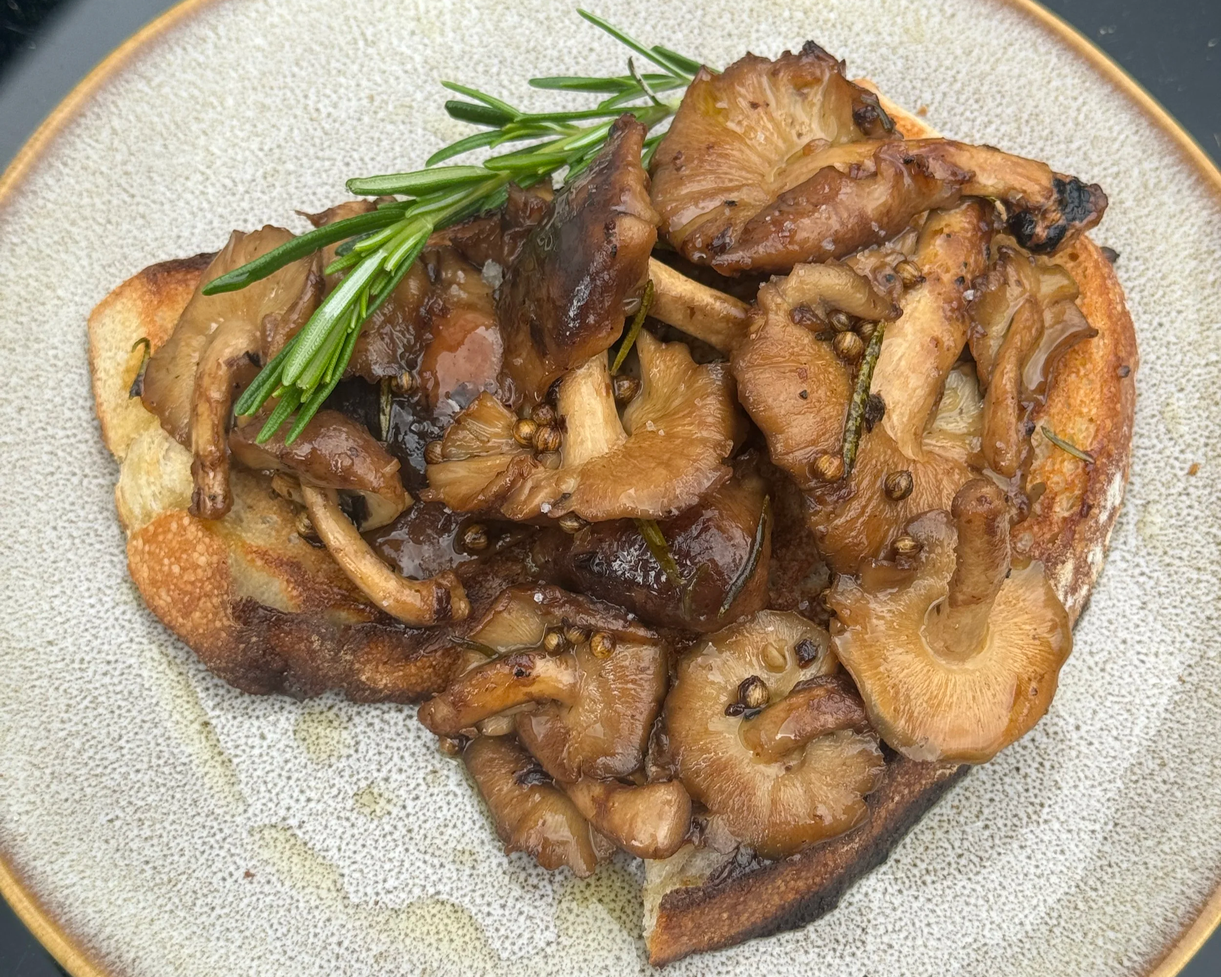 Mushrooms with commandaria recipe Souvlakination.png