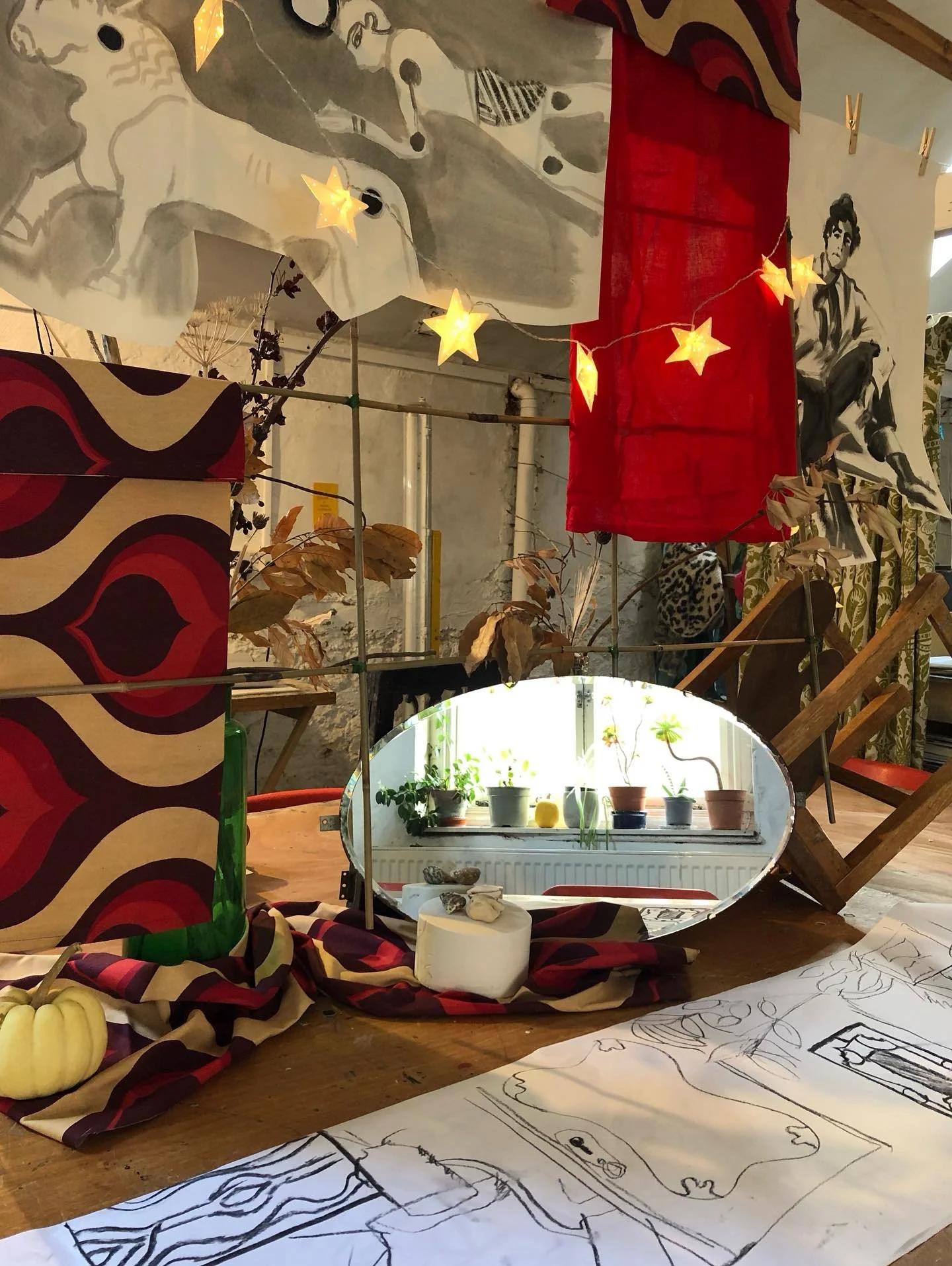 Super Sketchbook Saturday this morning ⭐️ 

#stilllife #drawing #groupworkshop