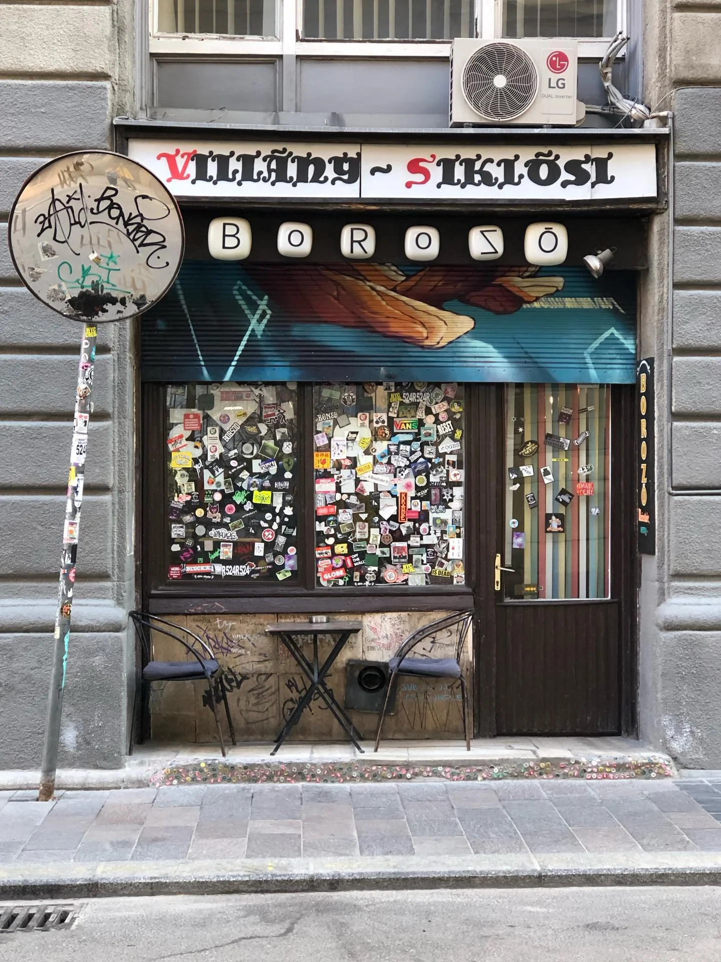 Budapest 🇭🇺 #3 visit ~ less snap happy / but slightly deeper understanding of this big hearted and complex city ❤️

*stickers everywhere 
*fire station with burning building
*the best house red EVER
*hot air balloon

But from deep winter to spring 