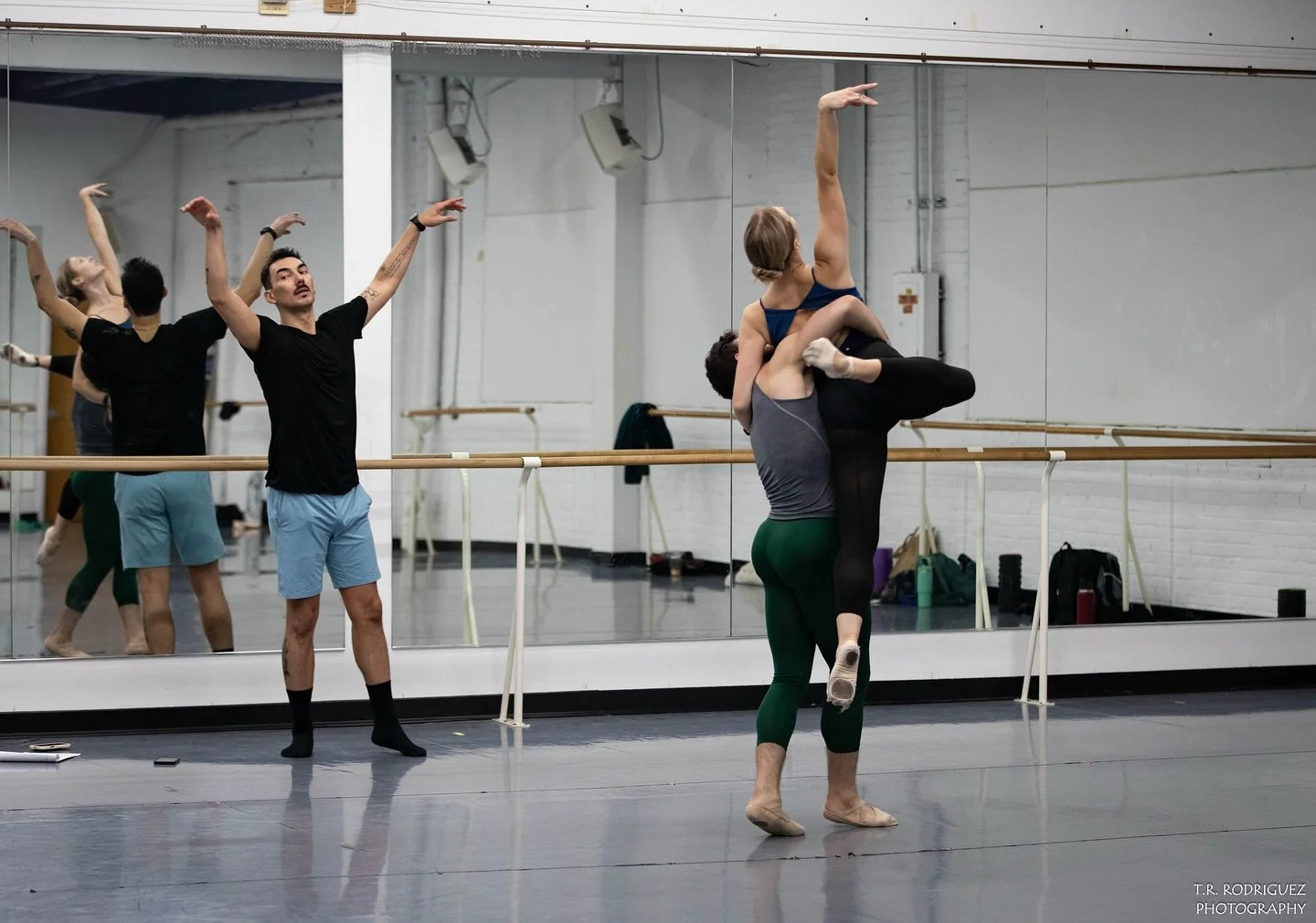 ✨ Collaboration in motion ✨ // Rochester City Ballet and @centralnewyorkballet dancers unite in the studio with choreographer Aldo Katt&oacute;n, creating something powerful and new for SYNERGY &mdash; one night only, October 18th in Syracuse!

🎭 Ex