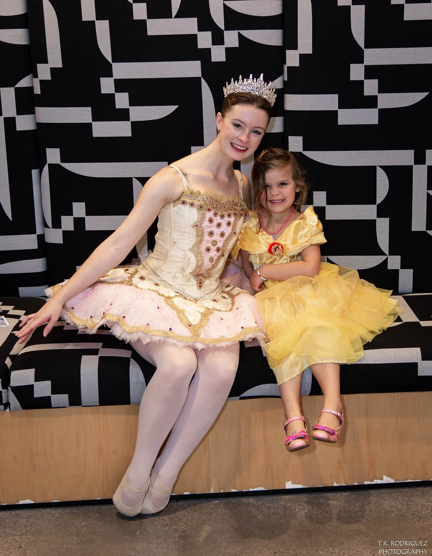 🫖✨ Tea with the Sugar Plum Fairy 🩰
Join Rochester City Ballet for a magical morning (or afternoon!) of holiday cheer on November 16th at the beautiful Partners + Napier offices in Rochester.

Enjoy:
🎶 A special performance
🩰 Meet &amp; take photo