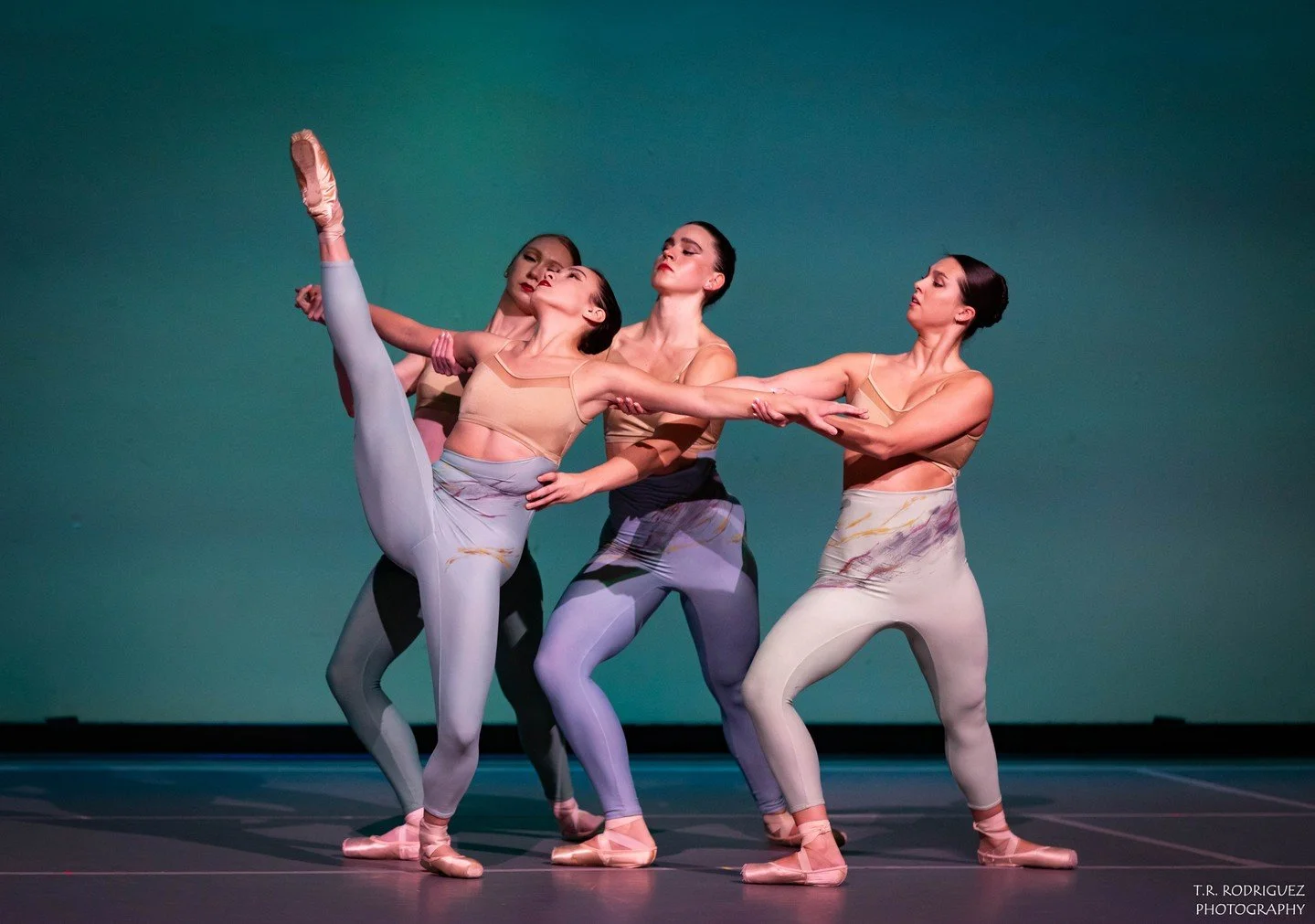 SYNERGY 2025 | Syracuse University 🤝 Central New York Ballet 🤝 Rochester City Ballet

It was an incredible experience to collaborate with the Central New York Ballet (@centralnewyorkballet) and push our artistry in new directions!

Explore our 2025