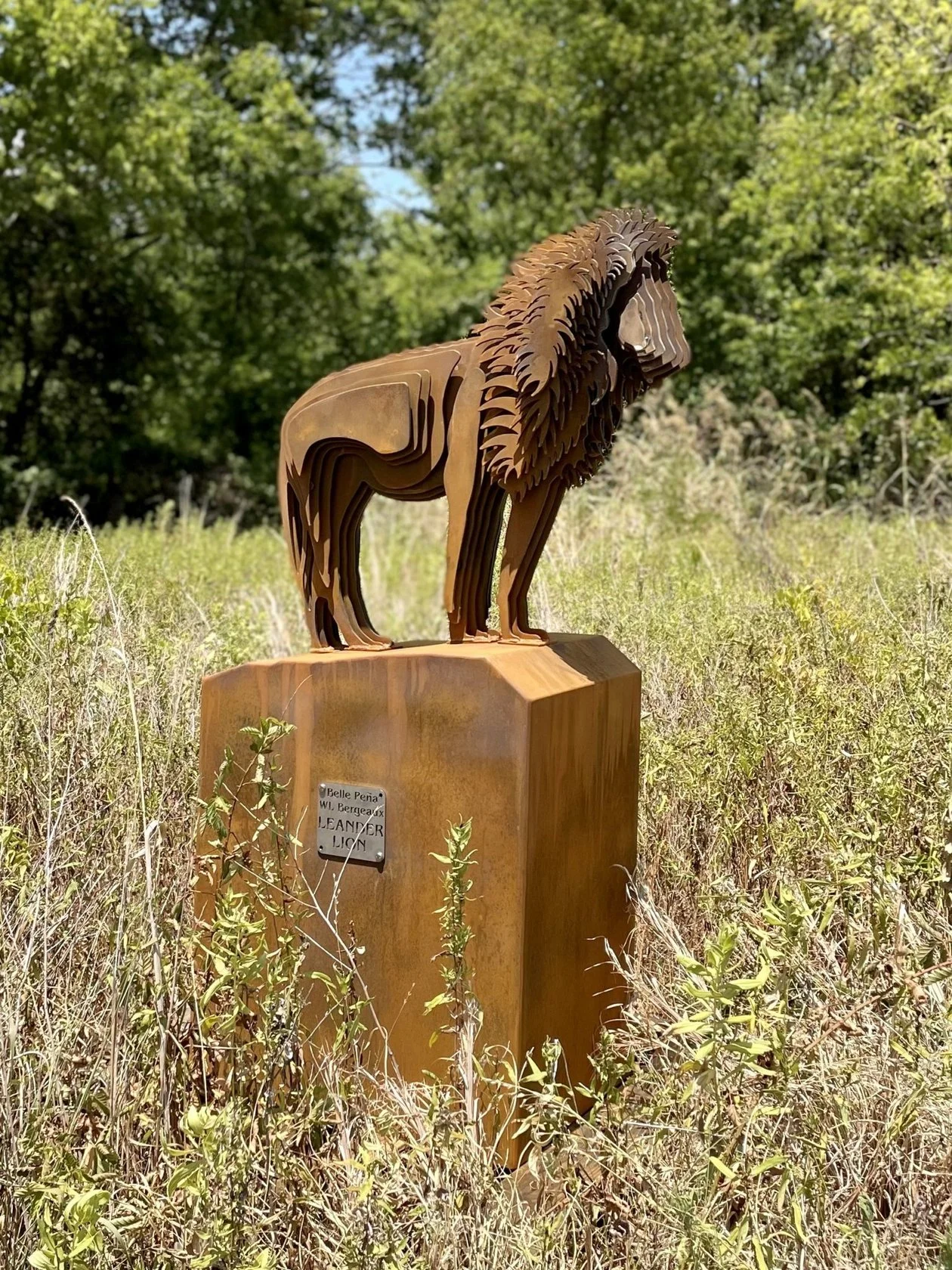 leander lion beset.jpeg