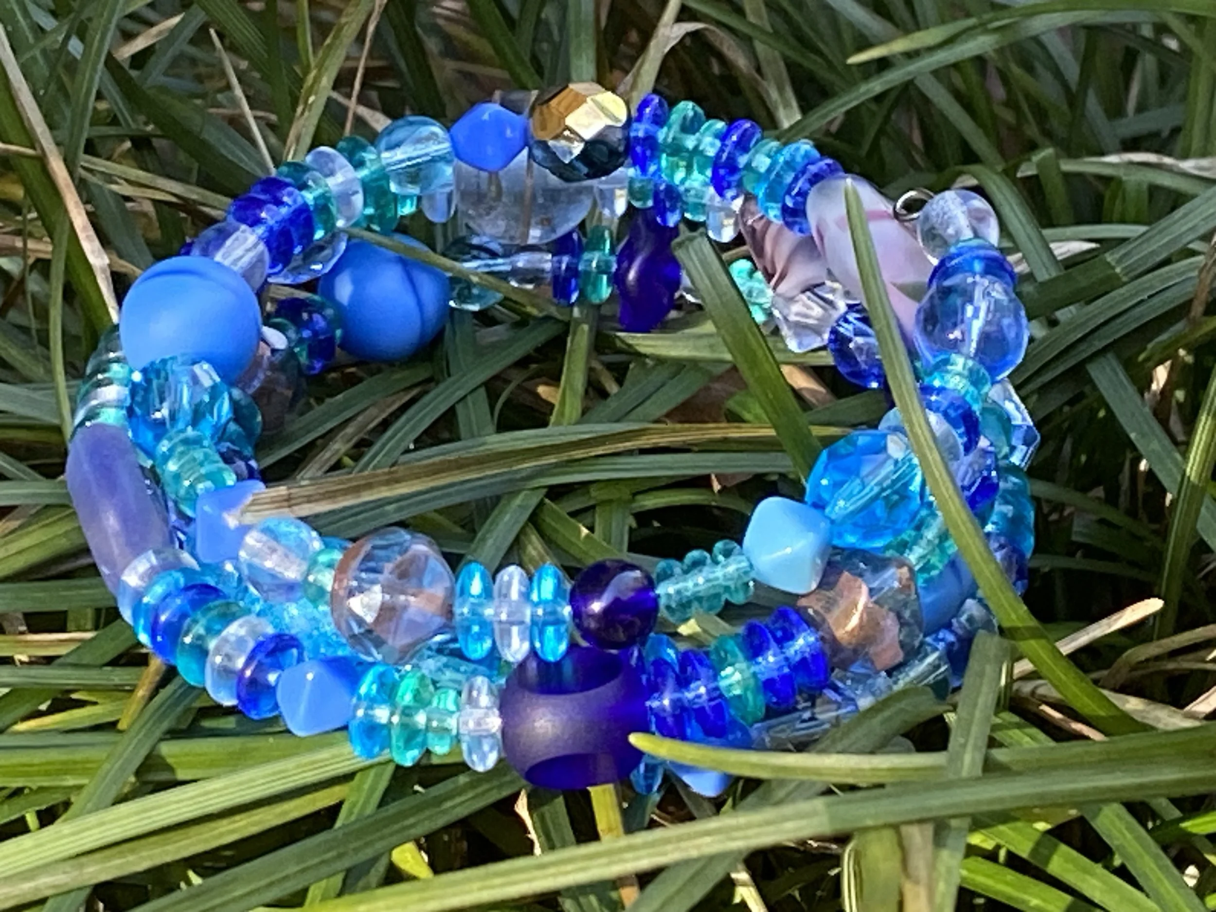 Blue memory wire bracelet.jpg