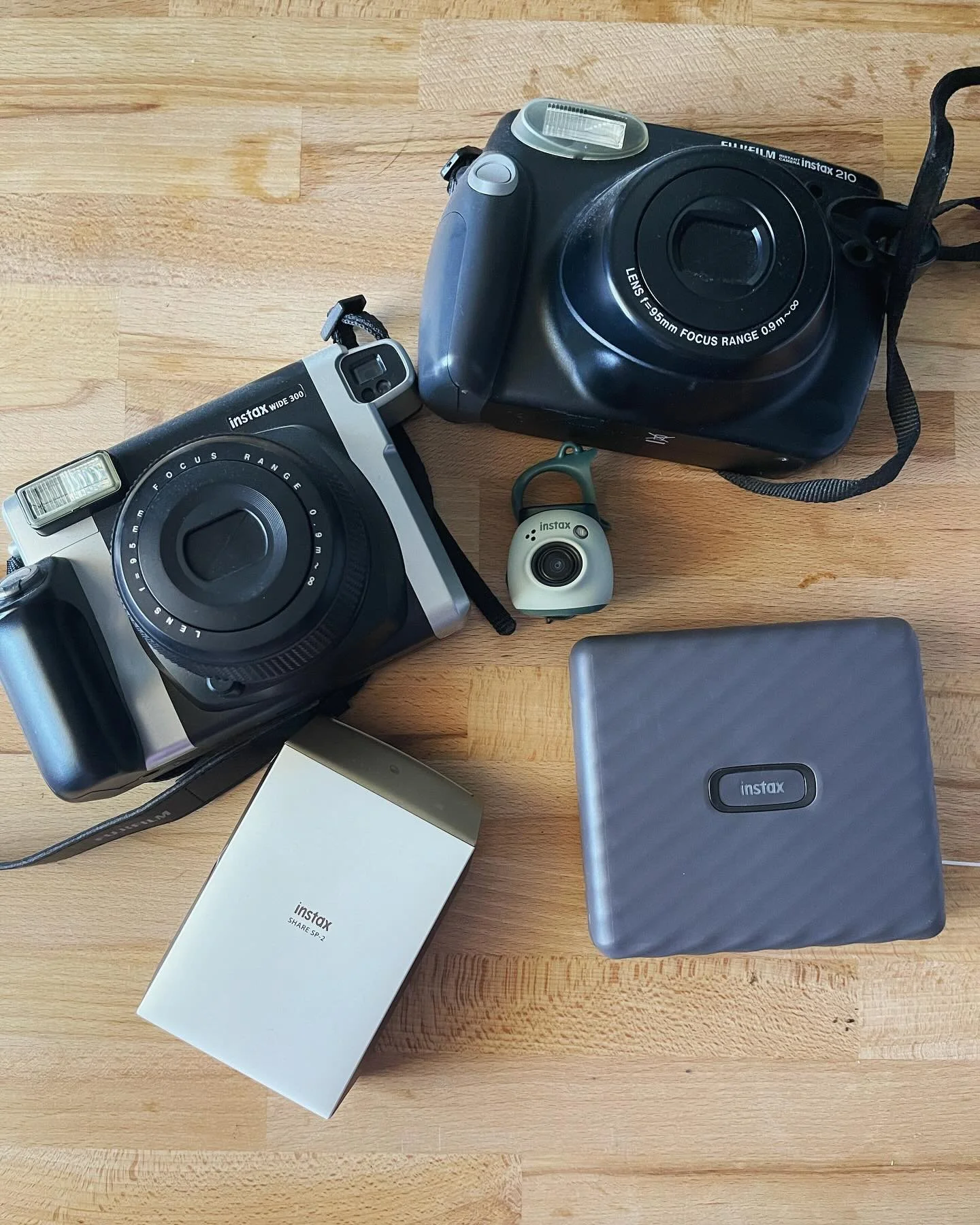 Say hi to the family! 😀

#instax #instaxfamily #customframes #pictures #smallbusiness #polaroids #widepolaroid #instaxmini #instaxpal#instaxwide