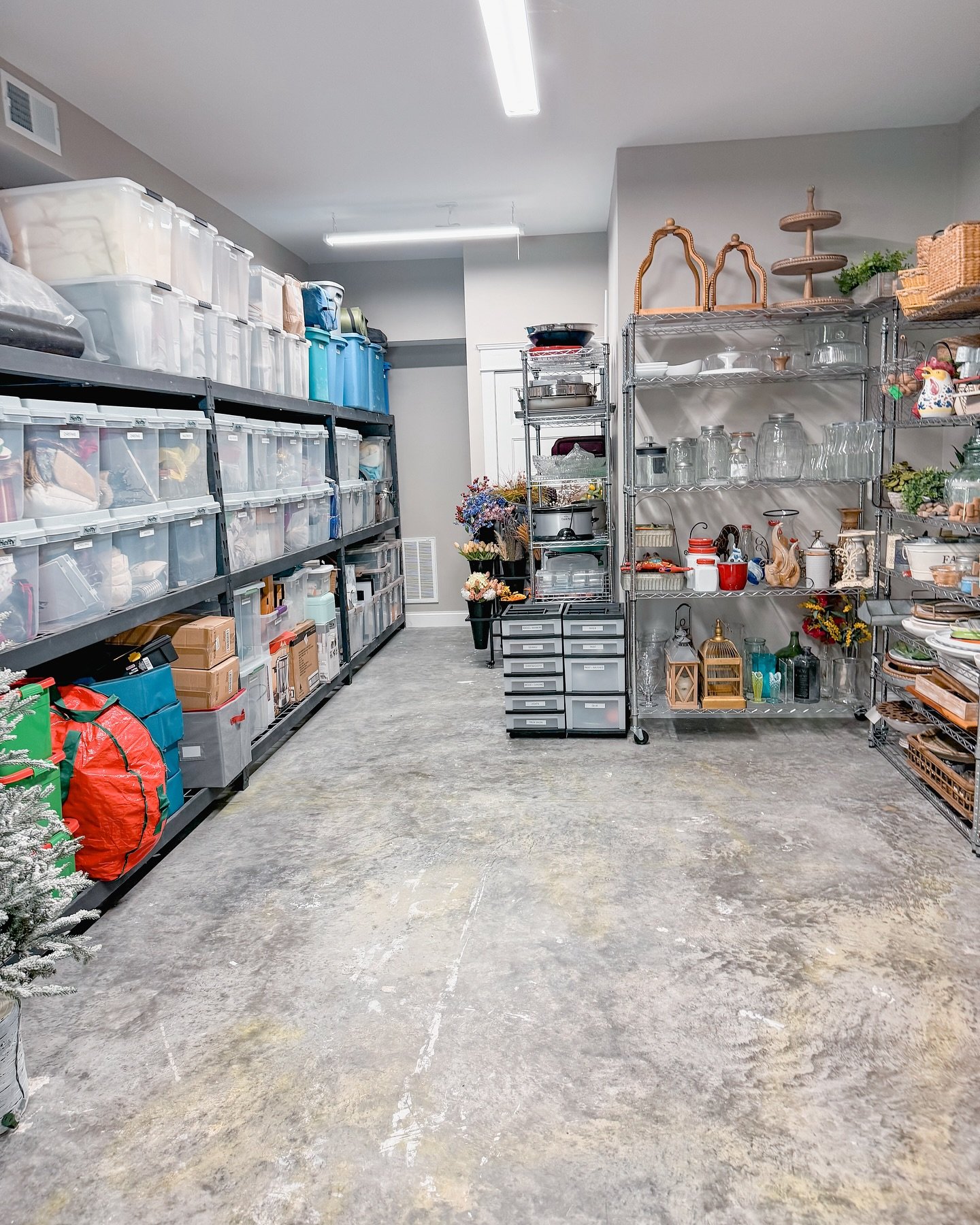 Ever wondered if it&rsquo;s clutter, not storage space, that&rsquo;s holding you back at home?

Imagine cutting your cleaning time in half simply by eliminating clutter for good! 🌟 Let me show you...

BEFORE: 50% of items kept &ldquo;just in case&rd