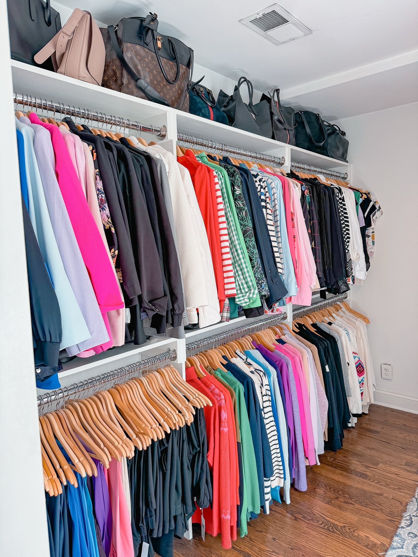 An organized closet isn&rsquo;t just pretty - it&rsquo;s a daily life upgrade! ✨

Stop the &lsquo;I have nothing to wear&rsquo; struggle while staring at a full closet. When your closet works FOR you, getting dressed becomes effortless and you start 