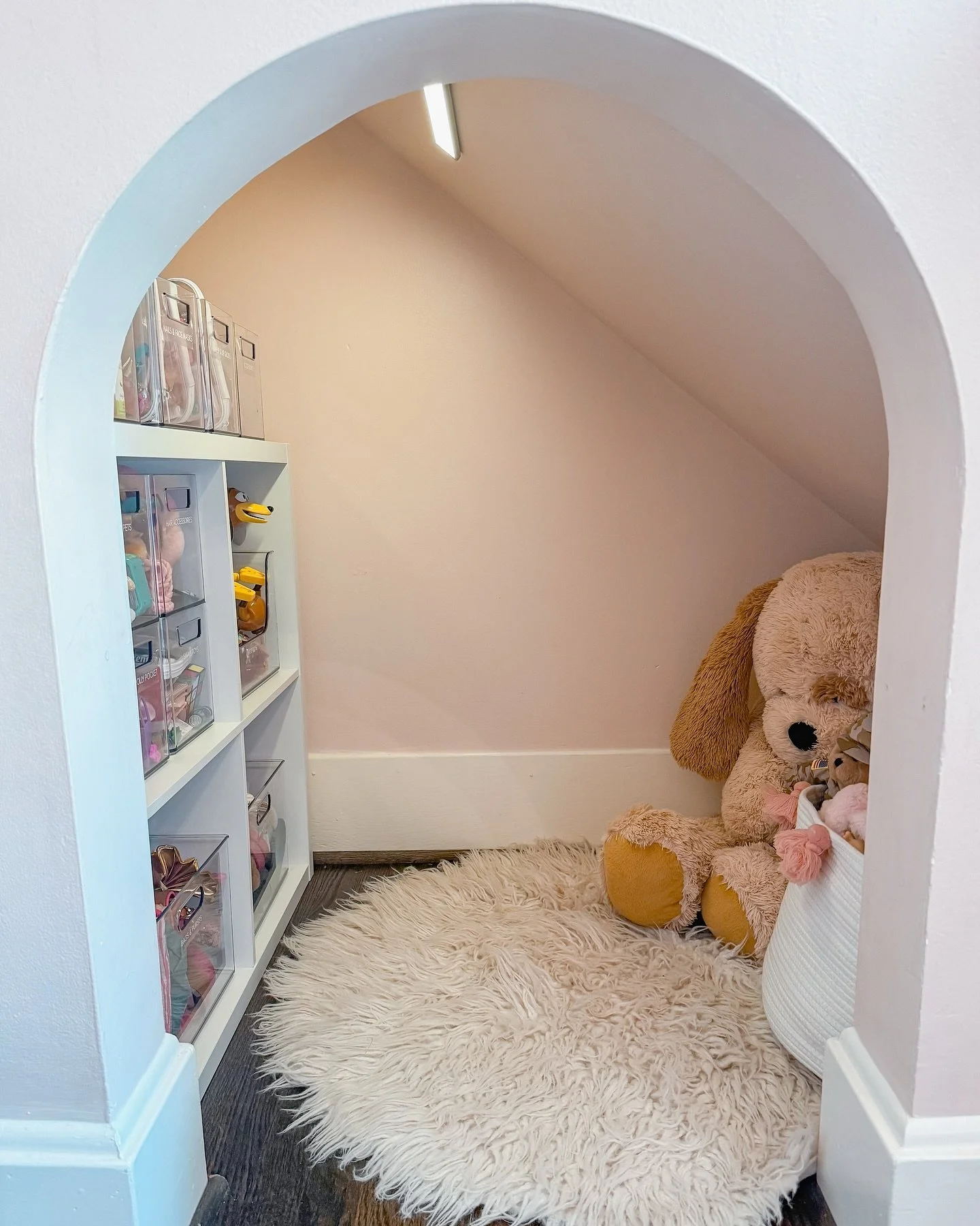 The coziest bedroom nook for all this little girl&rsquo;s treasures! 🧸✨

Stuffed animals, a soft rug, and a cube shelf holding everything from nail polish to face masks, purses, sunglasses, and all the little toys that tend to clutter a kid&rsquo;s 