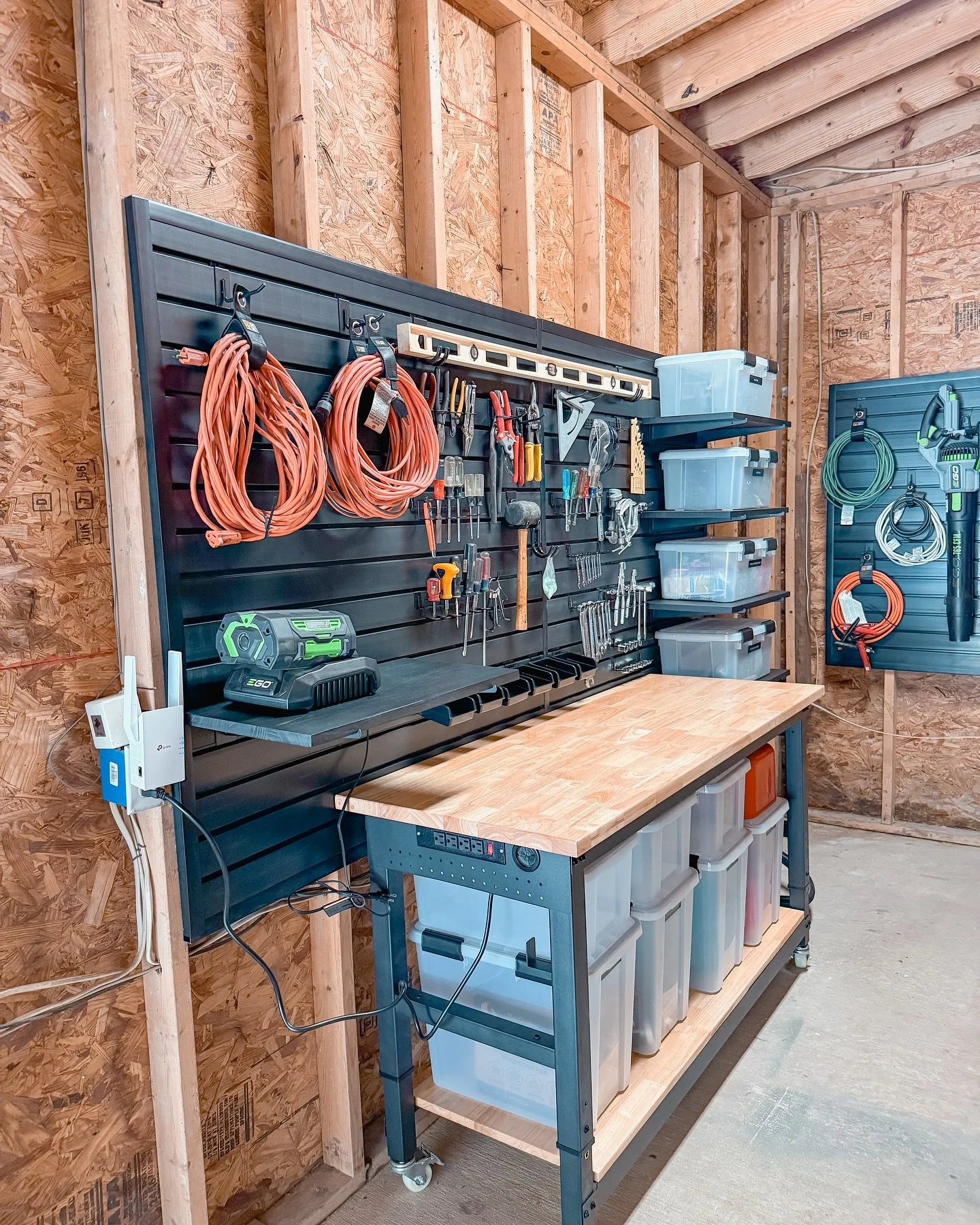 25 years of garage stuff down to just the essentials and tons of beautiful empty space! ✨

We cleared this garage to leave an optimized workbench for tools and yard essentials, plus something revolutionary: SPACE. Just space.

Here&rsquo;s the thing&