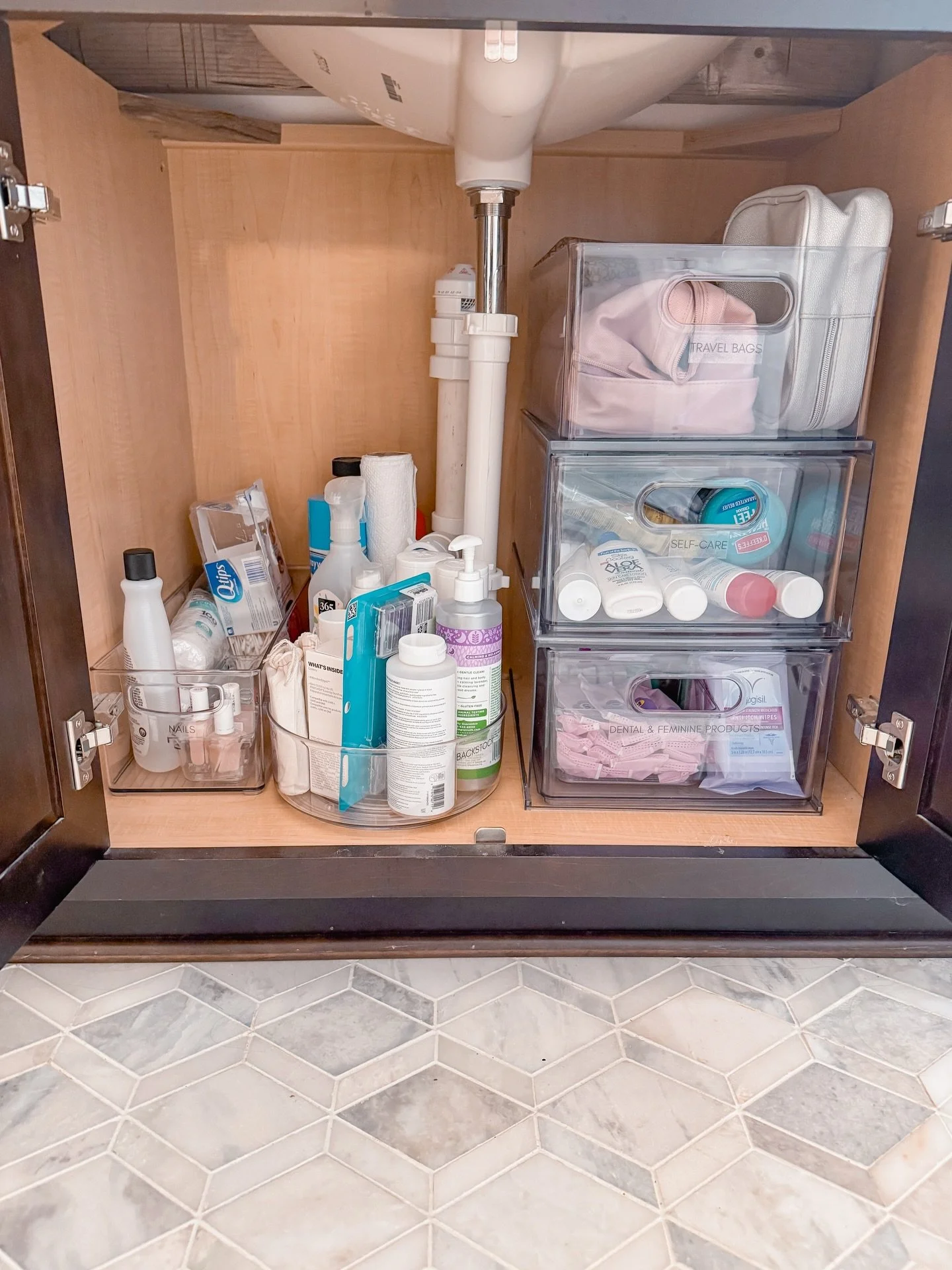 Cold weather mornings are hard enough&mdash; getting ready shouldn&rsquo;t be! ❄️☀️

We all know how tough it is to leave that warm bed when it&rsquo;s freezing outside, but an organized bathroom makes the rest easier! No more digging for mascara or 