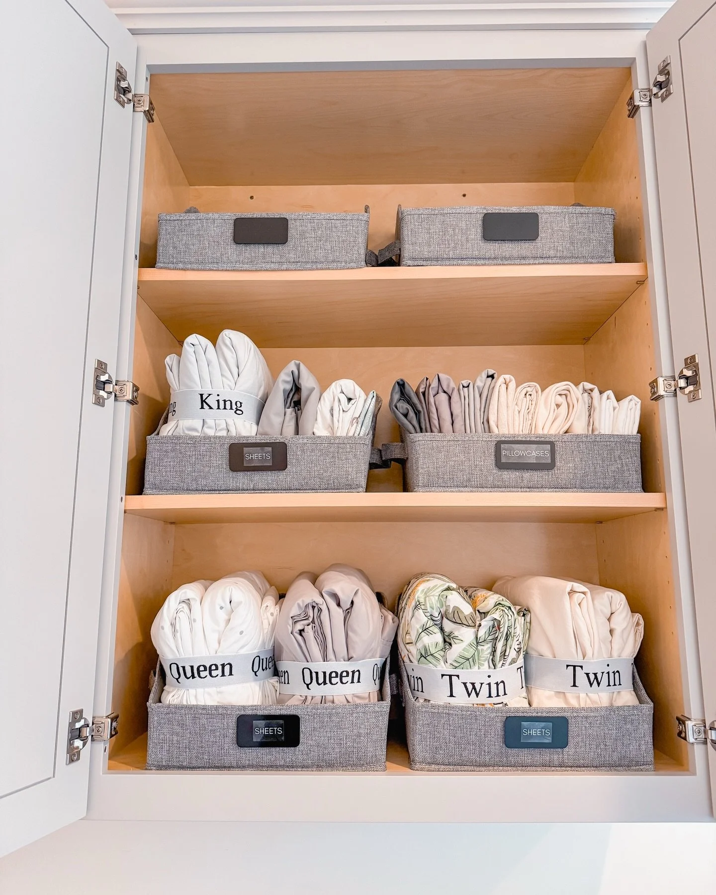 An organized laundry room can set the tone for your entire home! 🧺✨

When one space functions beautifully, it creates momentum to tackle the rest. That overflowing pantry, chaotic closet, or garage you&rsquo;ve been avoiding? Let&rsquo;s make 2026 t