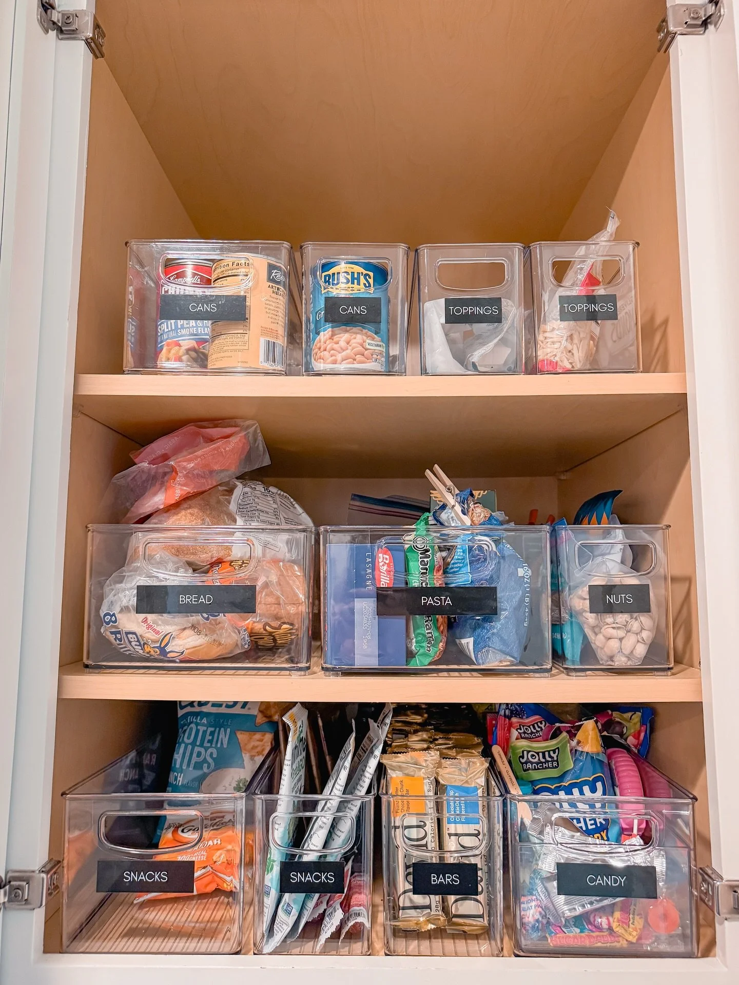 One of our favorite things? When a past client calls us back. ✨

This family had us organize their previous home, and when they moved, they tried to bring their old pantry products with them. Totally makes sense! But the cabinets in their new home we