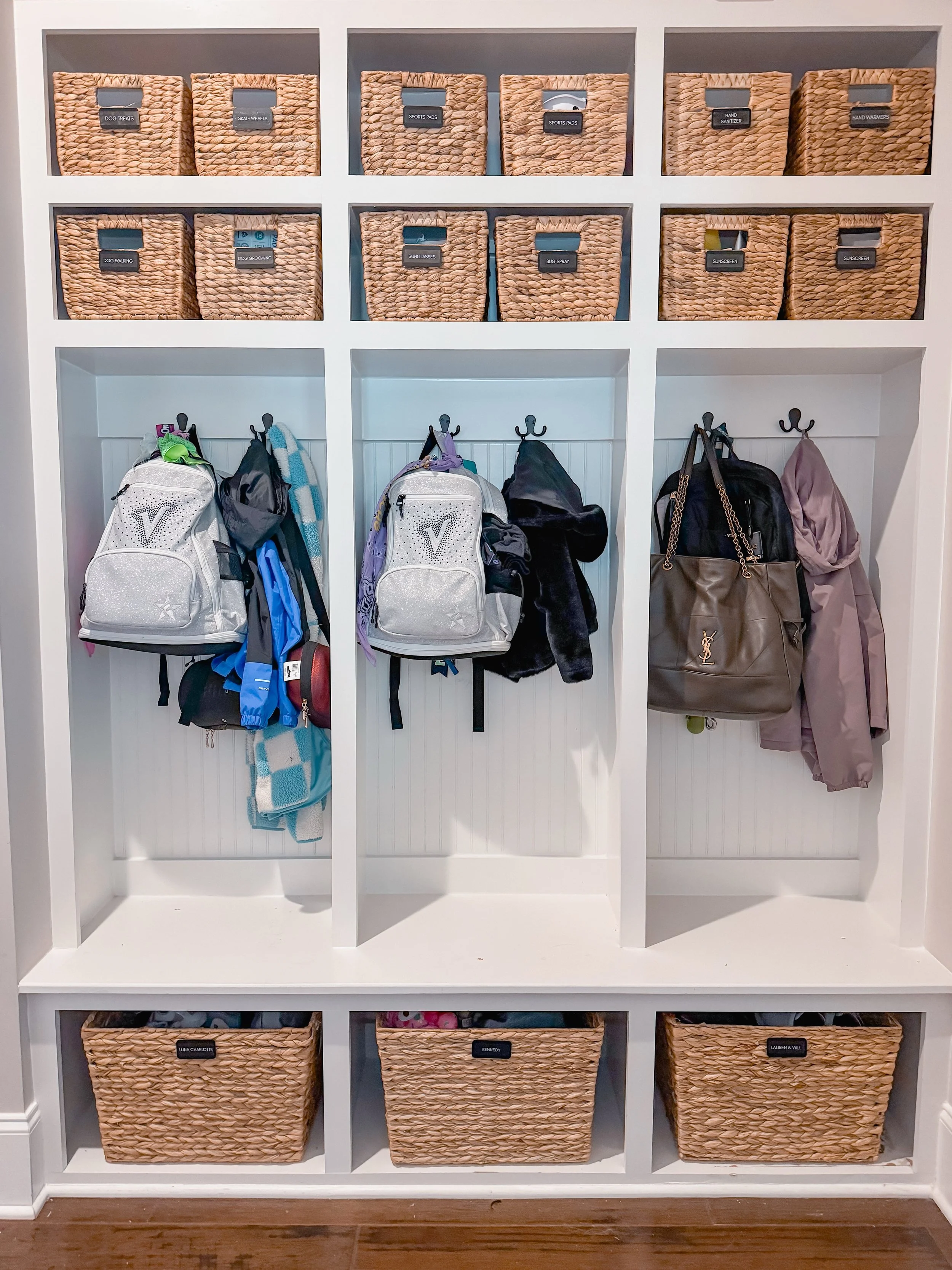 The mudroom is one of those spaces that can make or break your morning. When everything has a place, walking out the door is so much easier. When it doesn&rsquo;t, you know how it goes.🤯

This family&rsquo;s drop zone got a complete reset. Every per