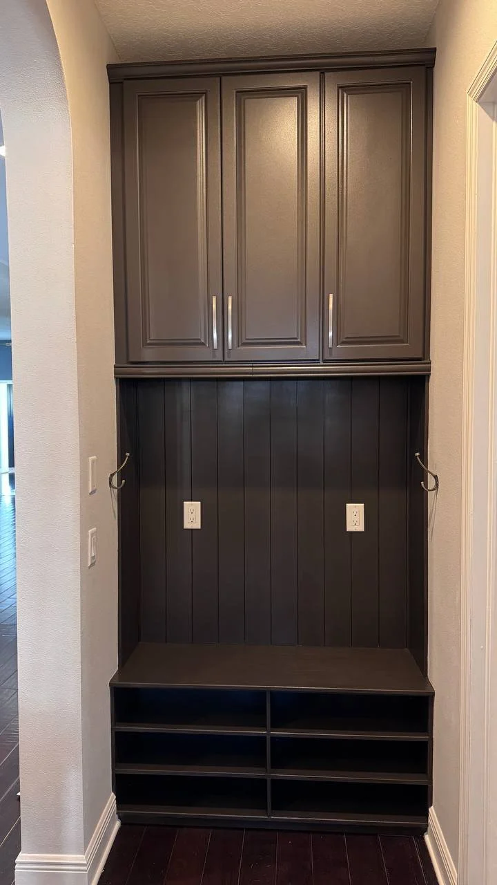 Mudroom Storage Bench with Cabinets - Tampa, FL