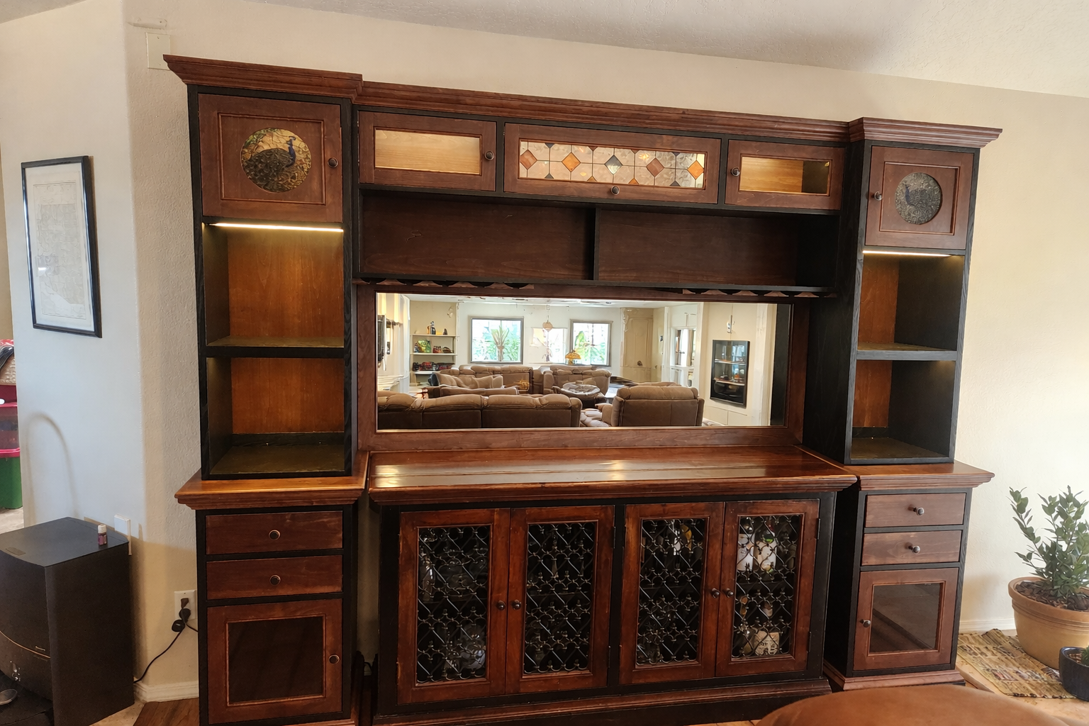 Home Bar, Front View, Empty