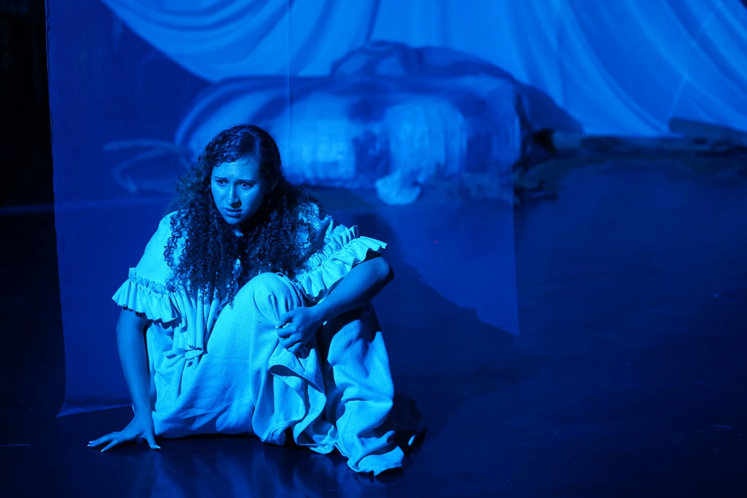 “TIDE” is a 70-min play directed Qingwen Cao. TIDE begins with Nüwa, named after the Chinese Mother Goddess and creator of all humankind, playing with sand on the beach. Nobody knows how the sandmen she made came to life. As night falls, the rising t