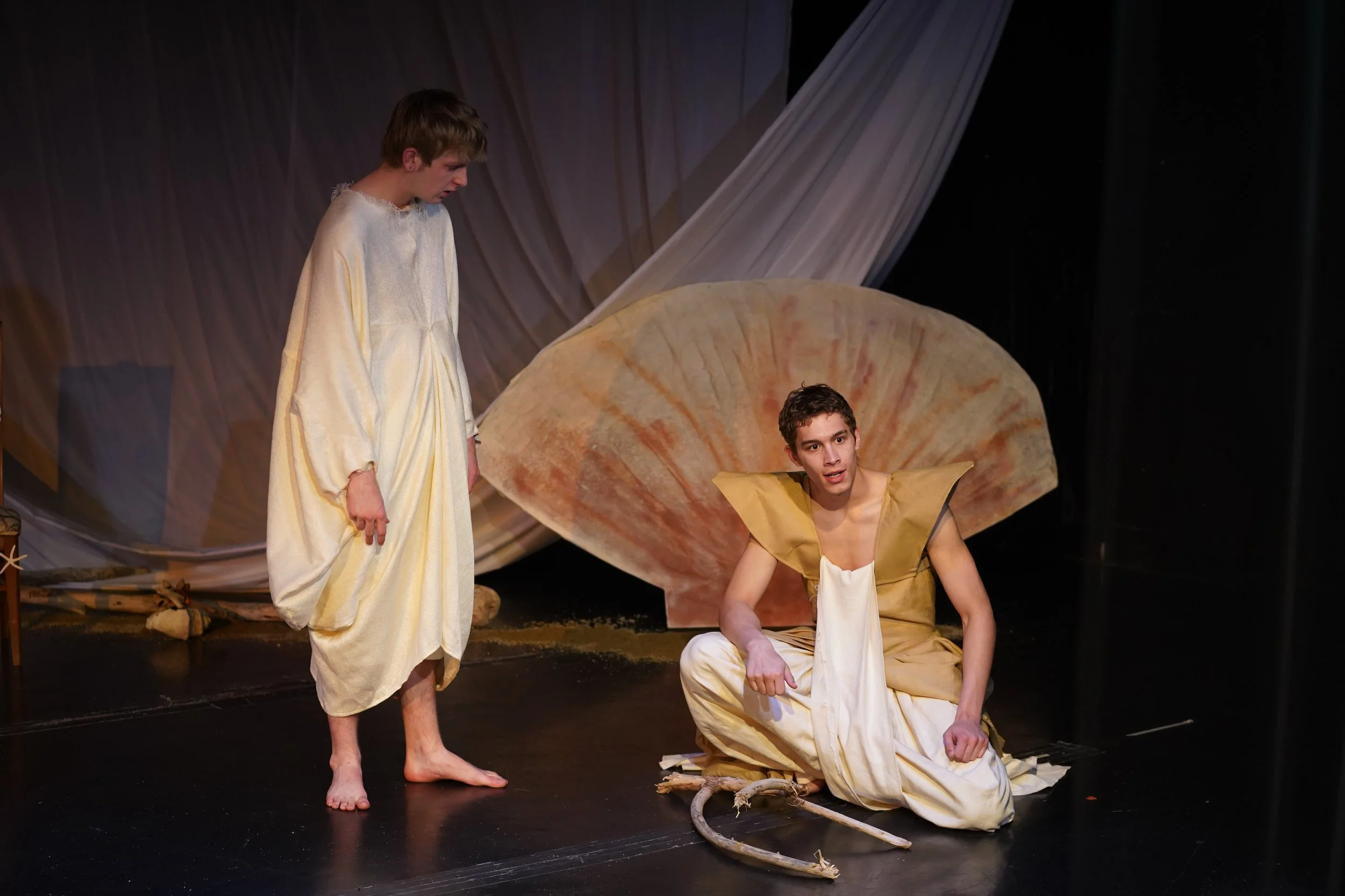 “TIDE” is a 70-min play directed Qingwen Cao. TIDE begins with Nüwa, named after the Chinese Mother Goddess and creator of all humankind, playing with sand on the beach. Nobody knows how the sandmen she made came to life. As night falls, the rising t