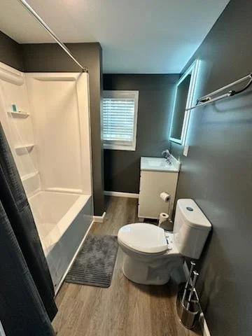 Room 9.5 - Bathroom