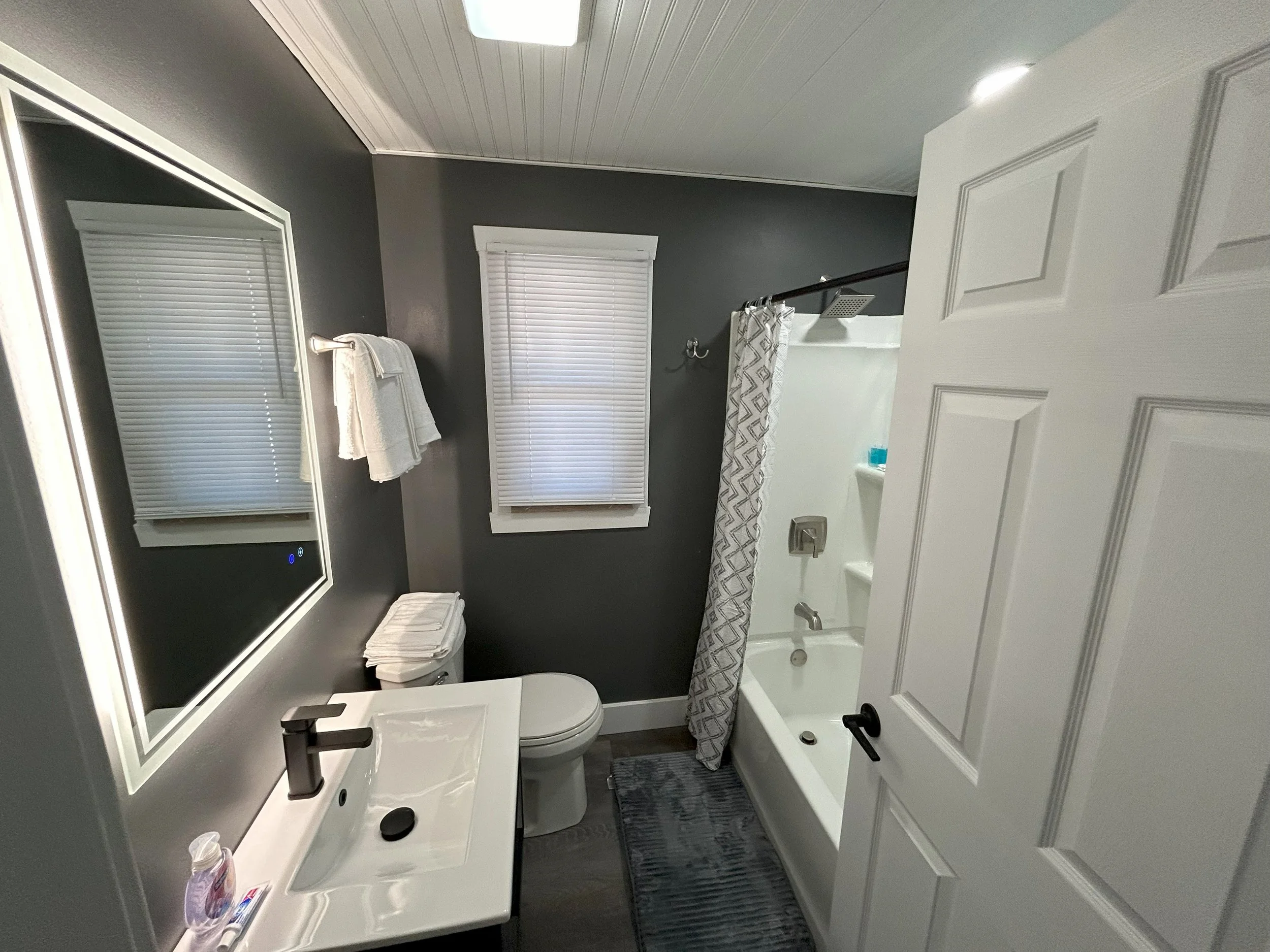 Room 21 - Bathroom