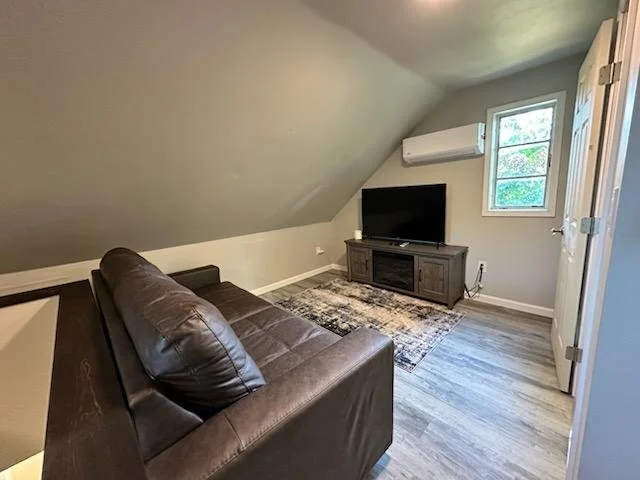 Room 9.5 - Living Room