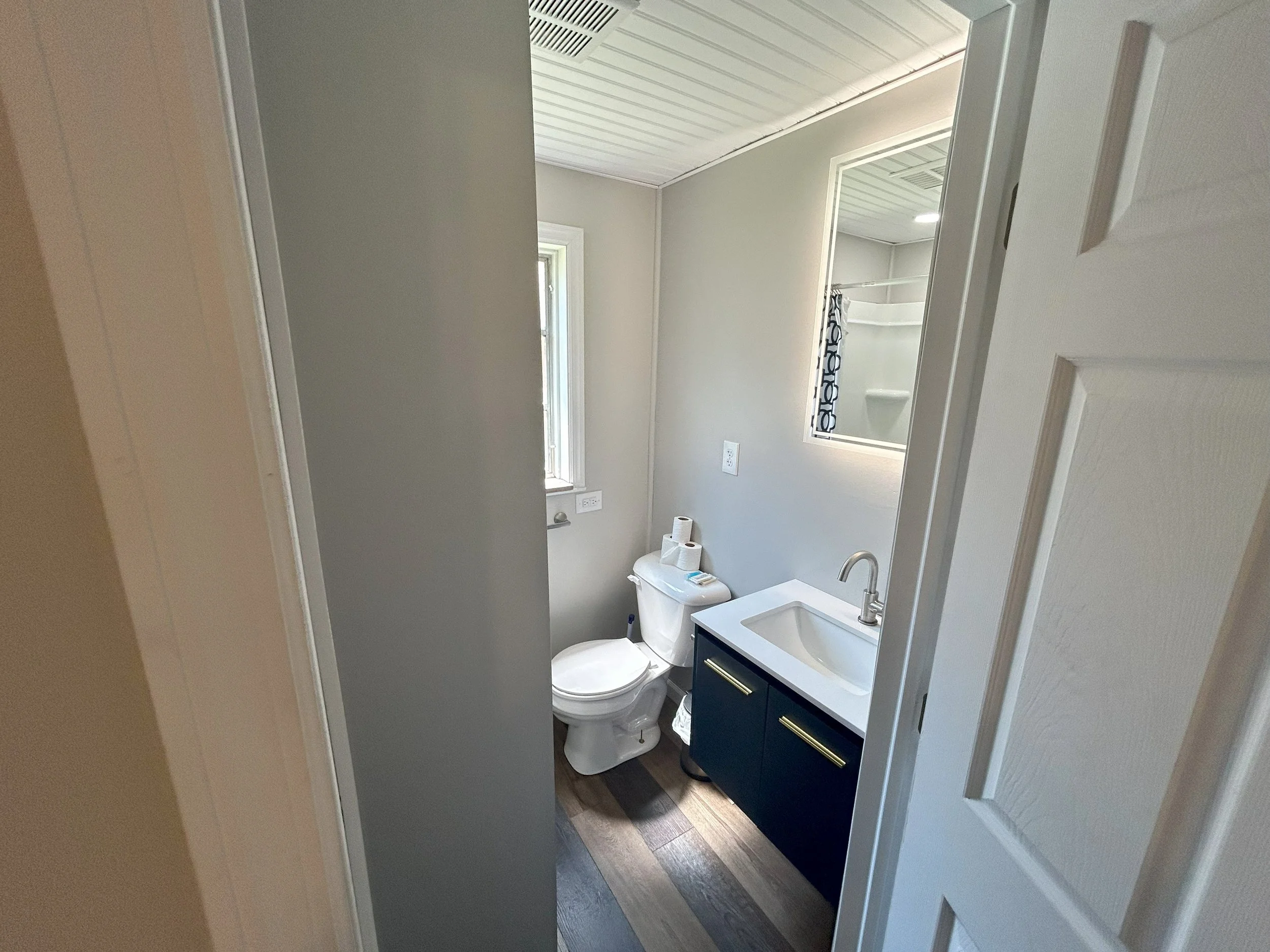 Room 19 - Bathroom