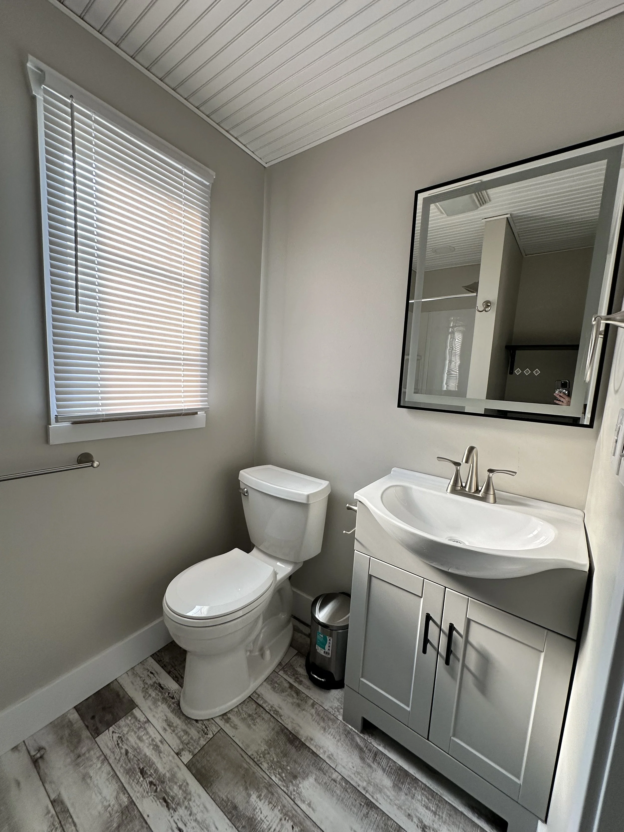 Room 15 - Bathroom