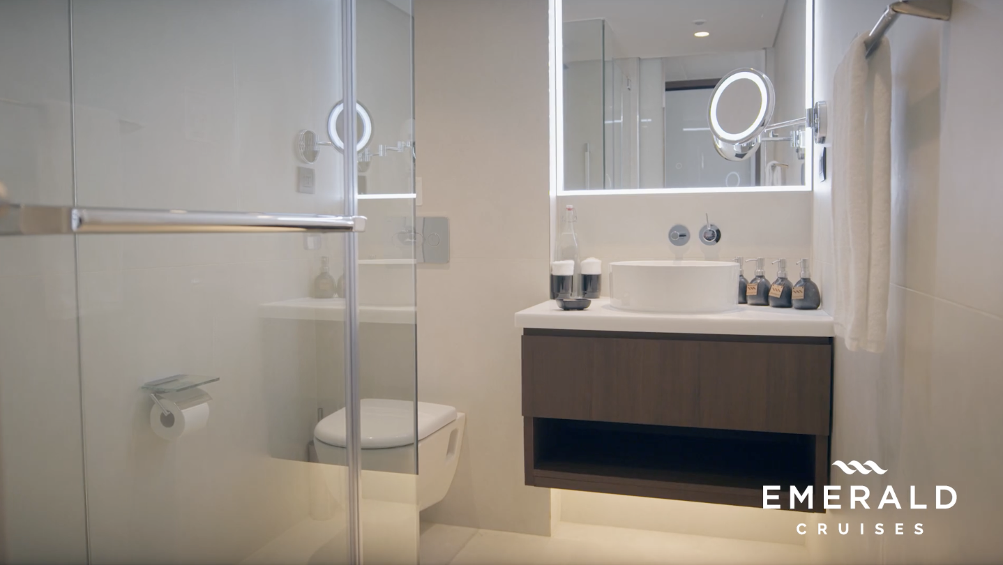 Emerald River Cruise bathroom.png