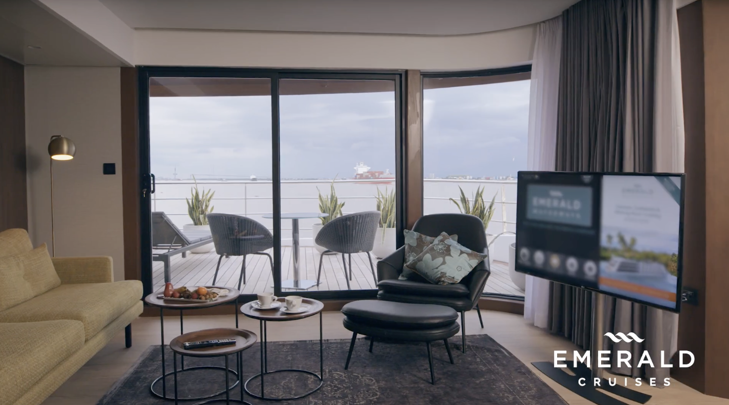 Emerald River Cruise suite lounge.png