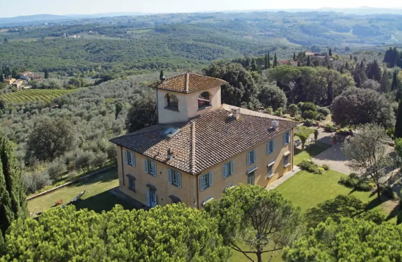 Sky view of vila Tavernaccia