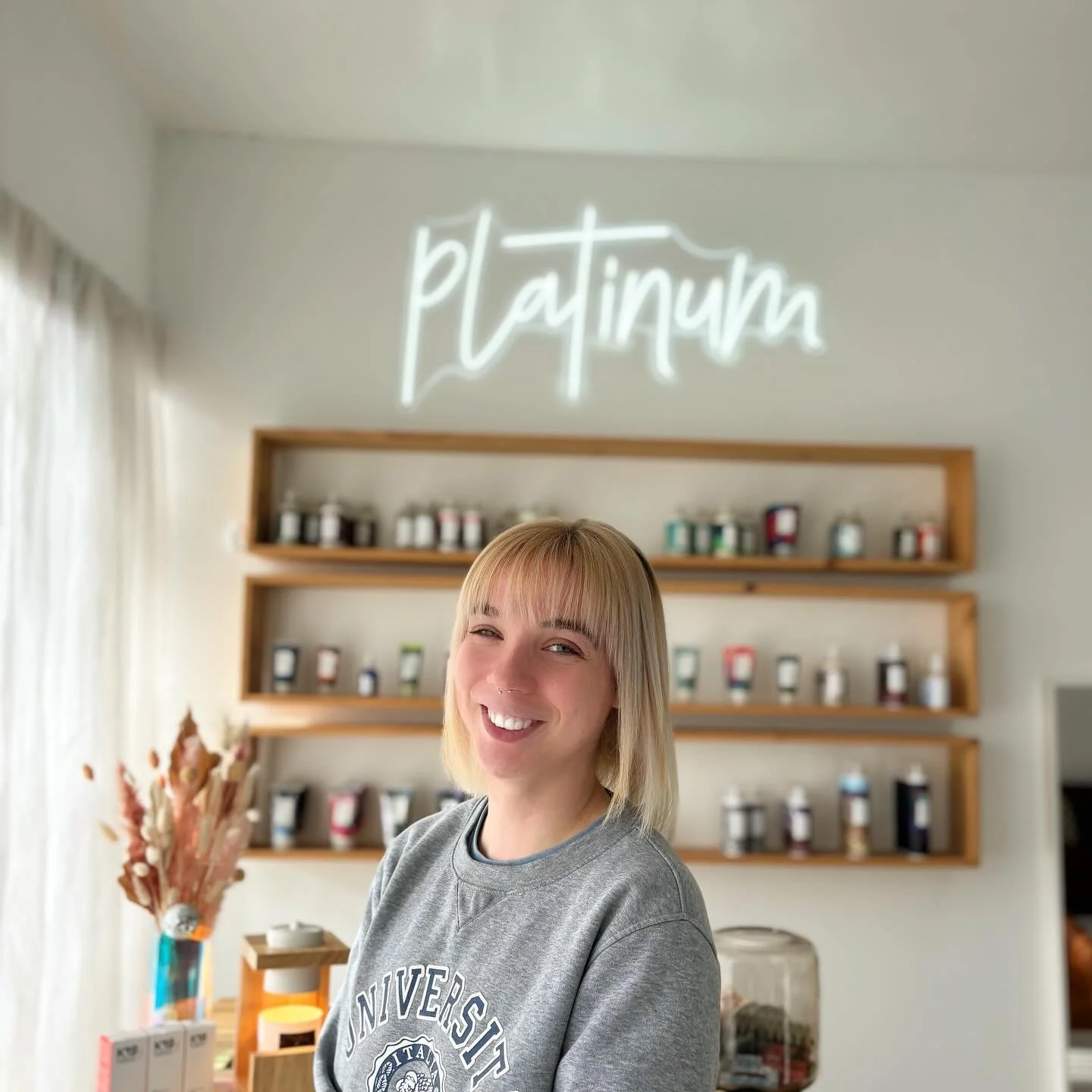 All the good hair and smiles at @platinumvacaville

Phoebe at @platinumvacaville 

143 McClellan St. Vacaville, CA

#hairgoals #haircontent #oldmoney #hairtransformation #luxuryblonde #solanocounty #solanocountyhairstylist #707 #bayarea #bayareastyli