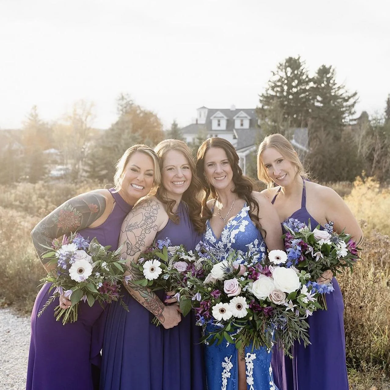 There is something beautiful about girls in blue 💙 Amanda &amp; Lee were the winners of the  #hitchedheroswi giveaway! Their day was magical and we were so happy to be apart of this team 💫 
.
.
Planning: @pinkdooreventsdc 
Photography: @victoriadan