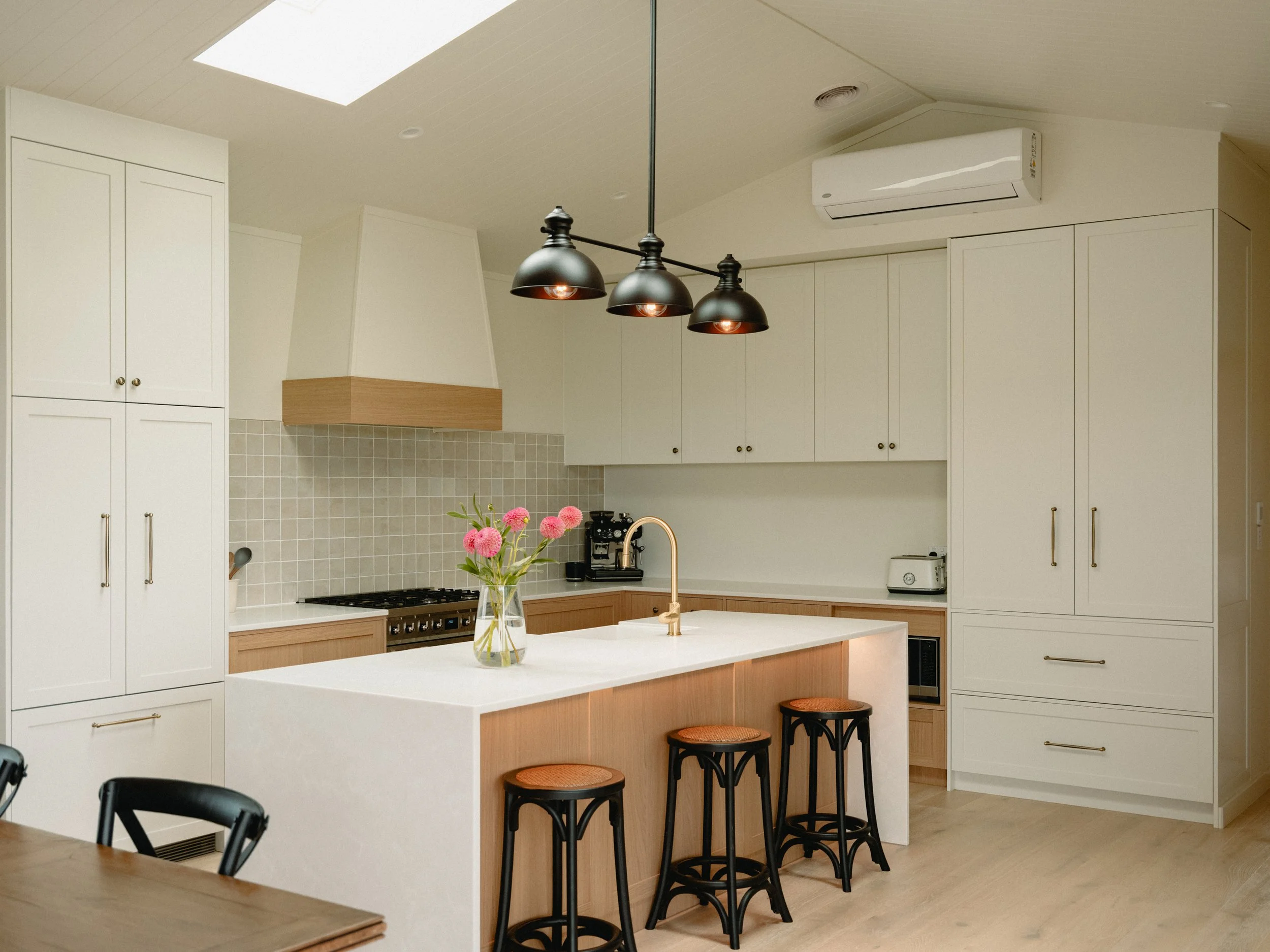 Custom Cabinetry vs Flat-Pack Kitchens: What’s Right for Your Home?