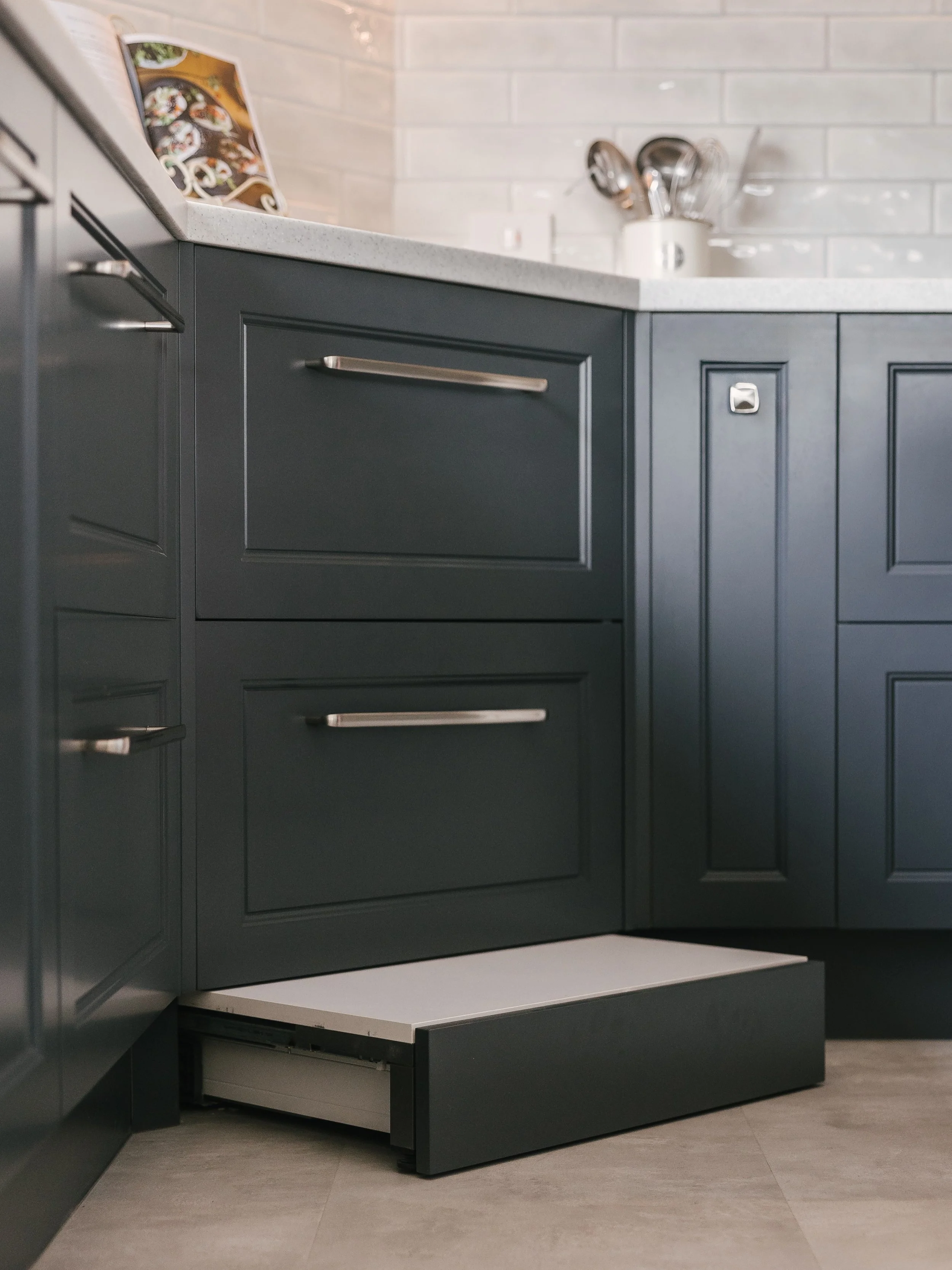 Too high? Not anymore.

A simple toe-kick @blumnewzealand space step that tucks neatly into your cabinetry and pulls out when you need it.

Perfect for:

* High cabinets
* Vanities
* Laundry storage
* Little helpers in the kitchen

Tap to slide out. 