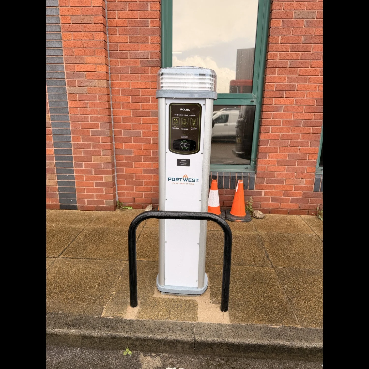 Portwest 1 EV CHARGER ROLEC.jpg